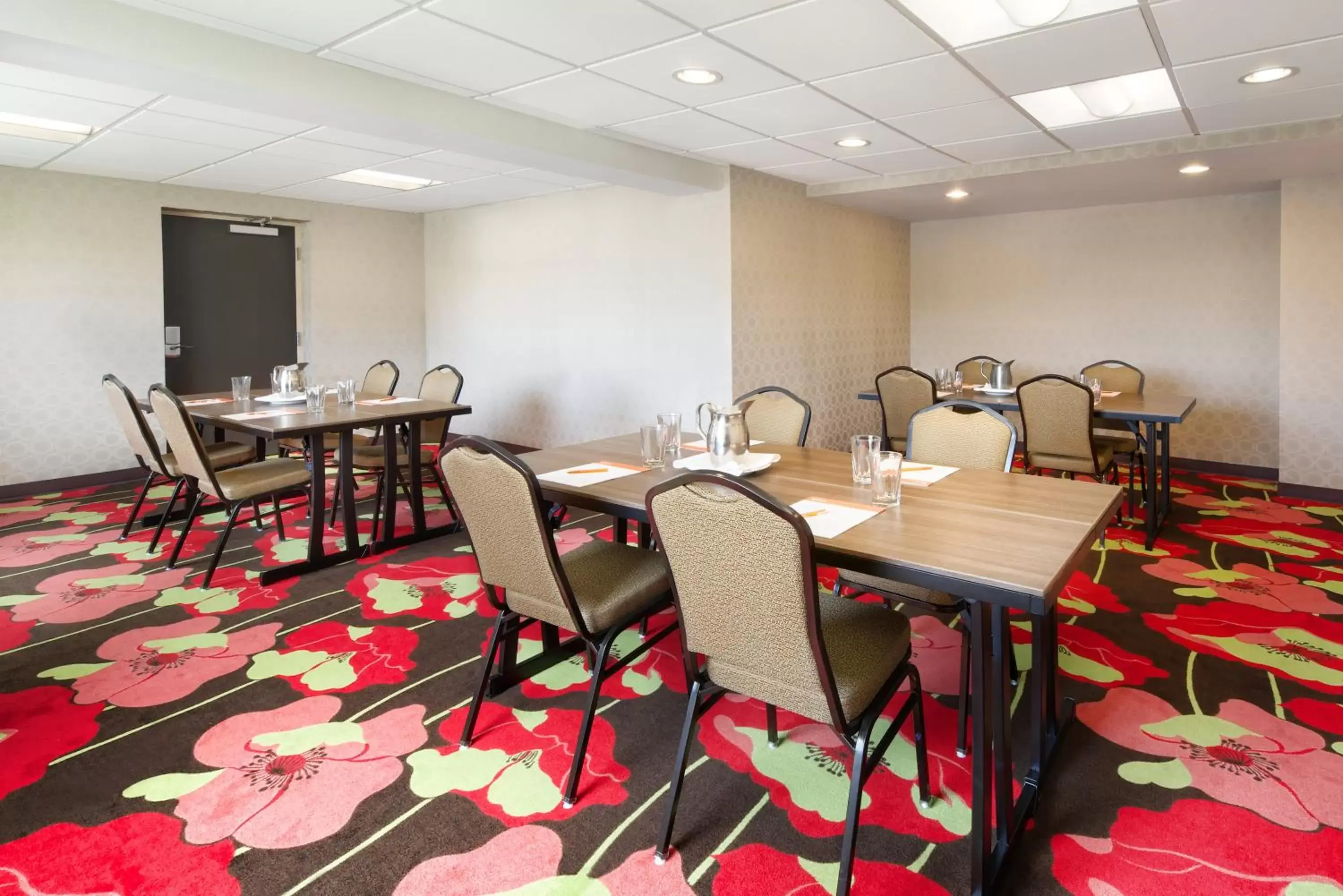 Meeting/conference room in Hotel Indigo Cleveland Beachwood, an IHG Hotel