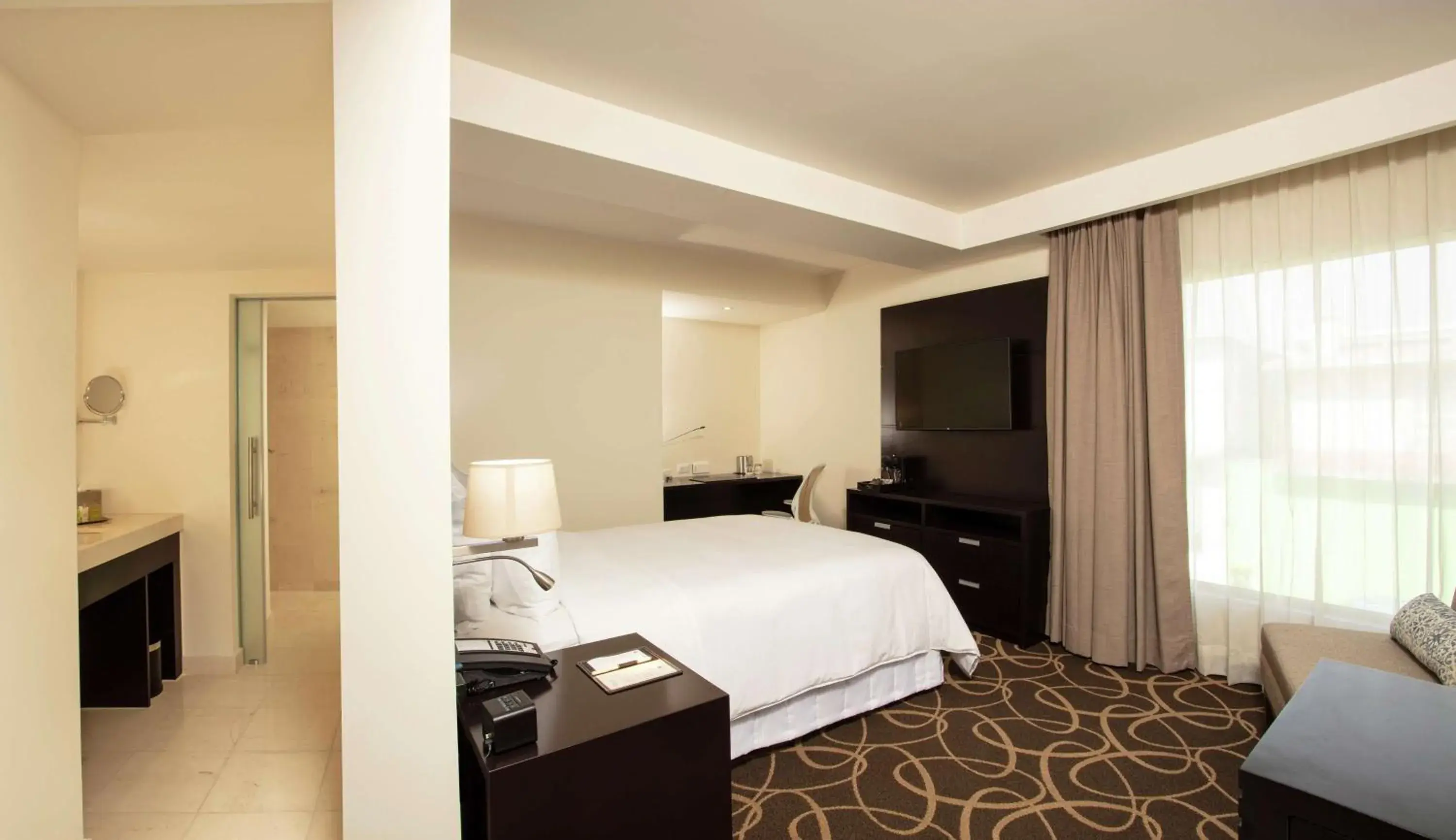 Bedroom, Bed in DoubleTree by Hilton Toluca