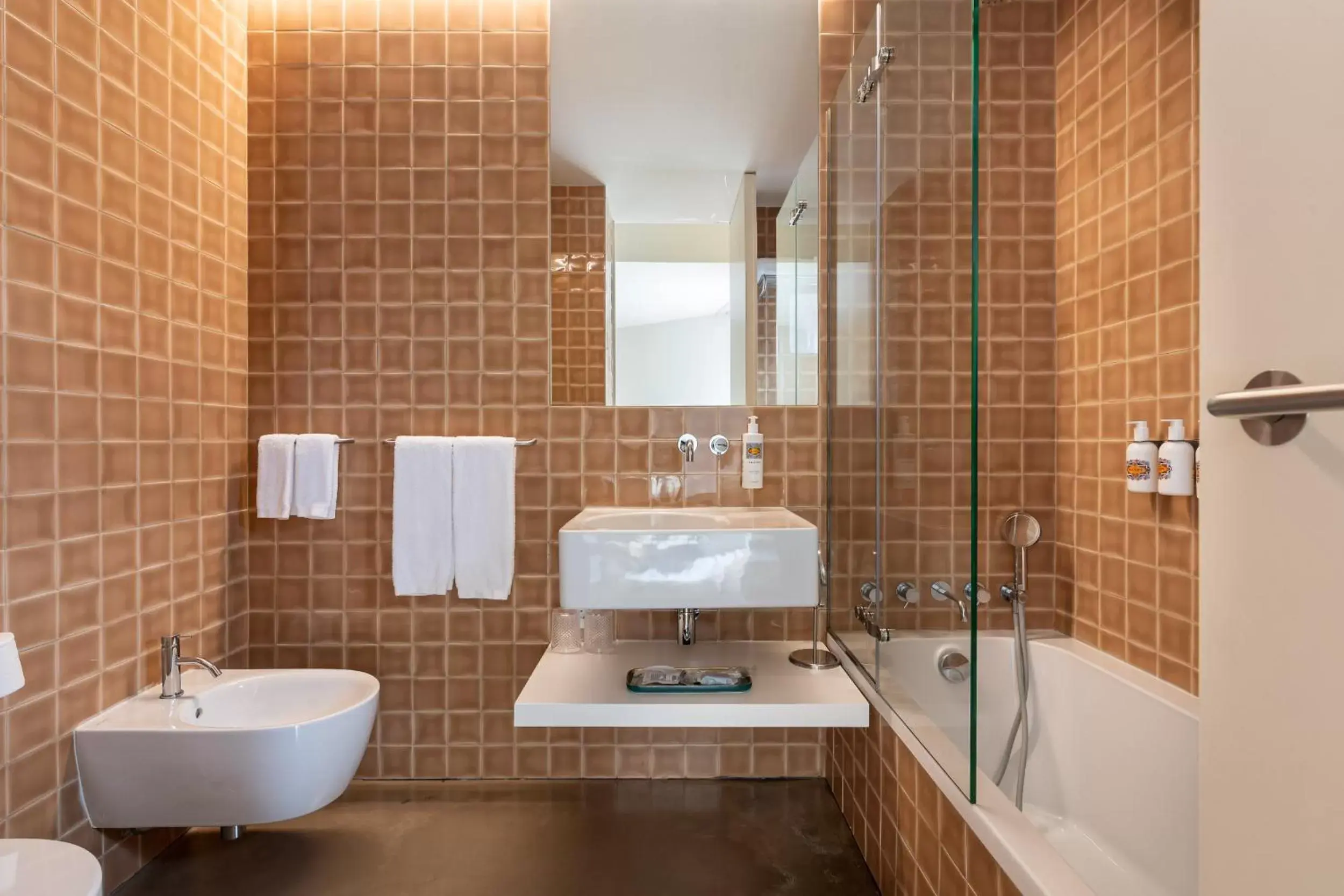 Property building, Bathroom in Casas Da Lapa, Nature & Spa Hotel