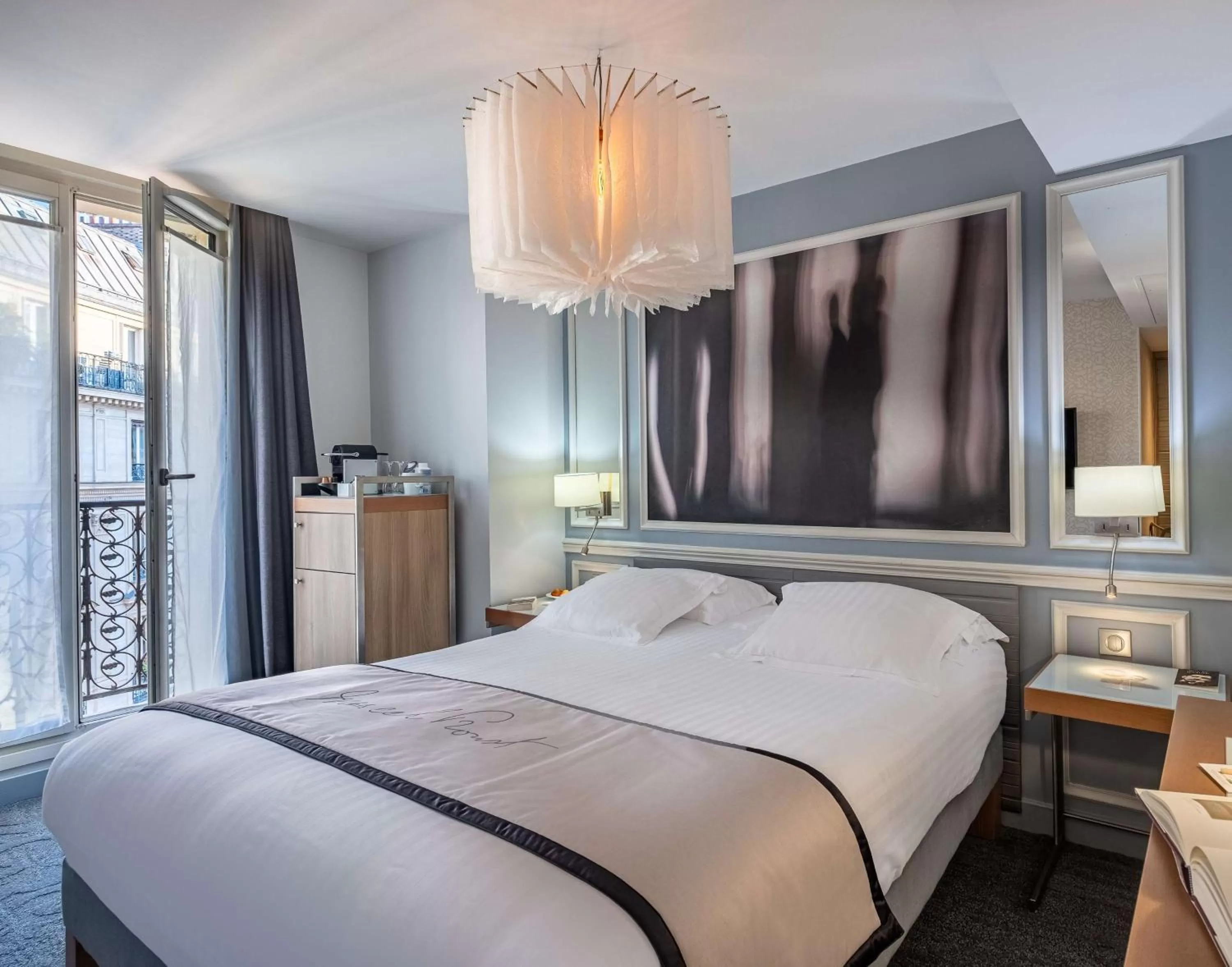 Photo of the whole room, Bed in Hotel Litteraire Le Swann, BW Premier Collection