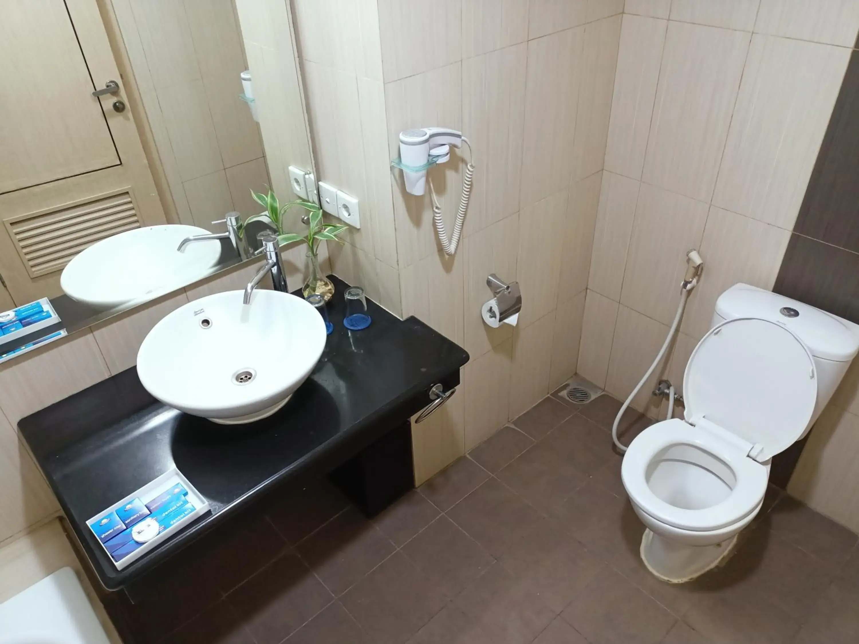 Shower, Bathroom in Days Hotel And Suites Jakarta Airport