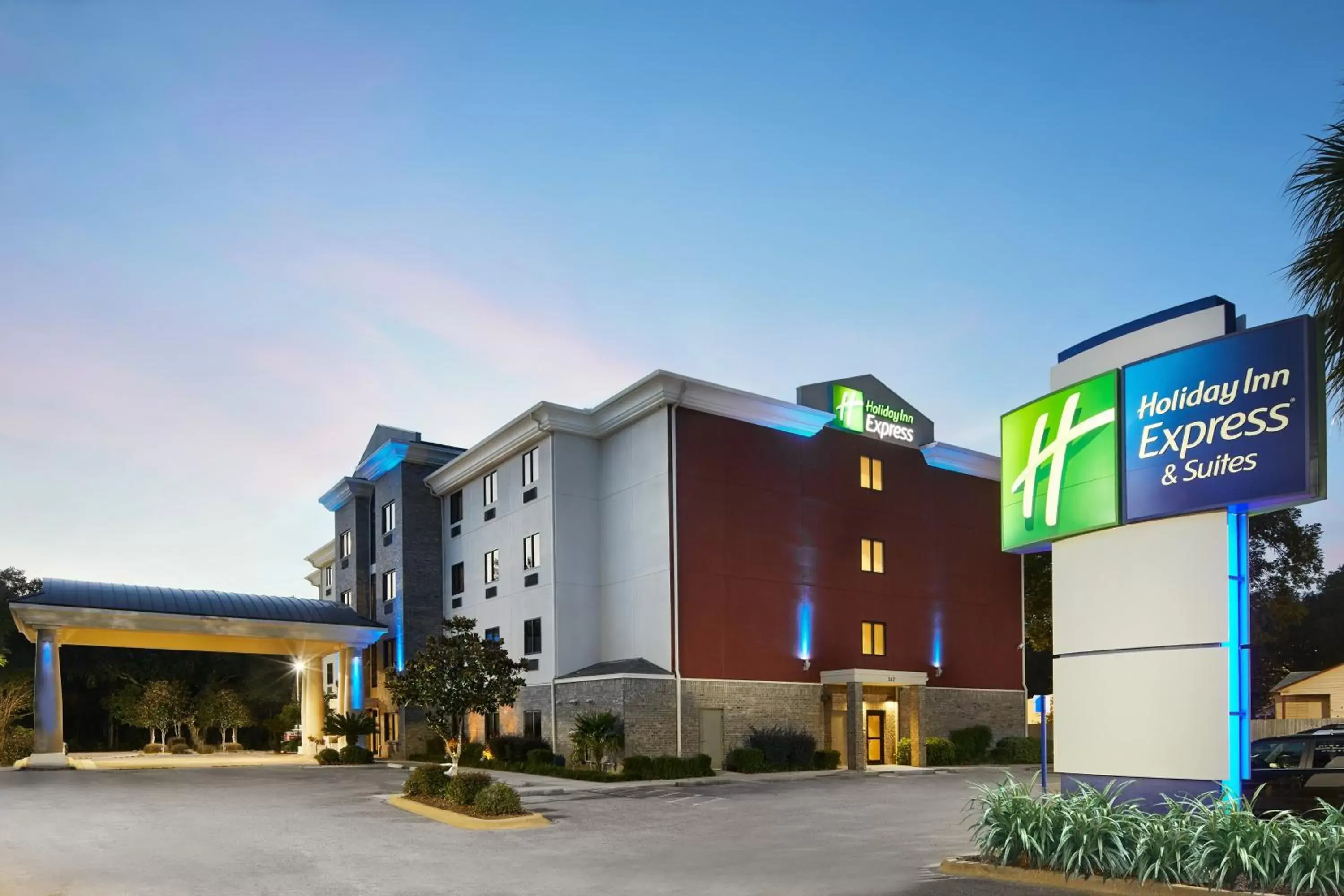 Property Building in Holiday Inn Express Hotel & Suites Pensacola-West Navy Base, an IHG Hotel