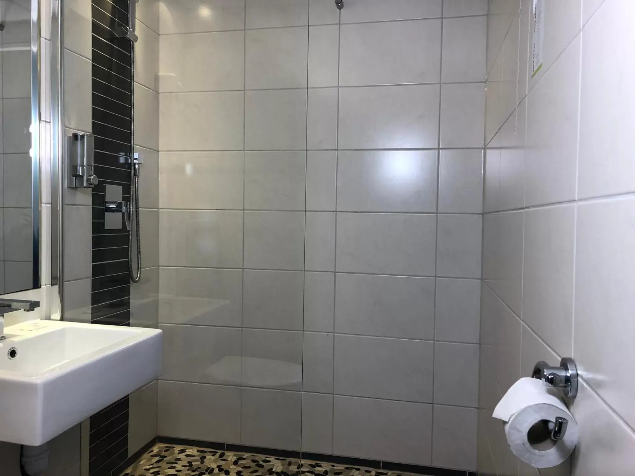 Bathroom in HALT HOTEL - Choisissez l'Hôtellerie Indépendante