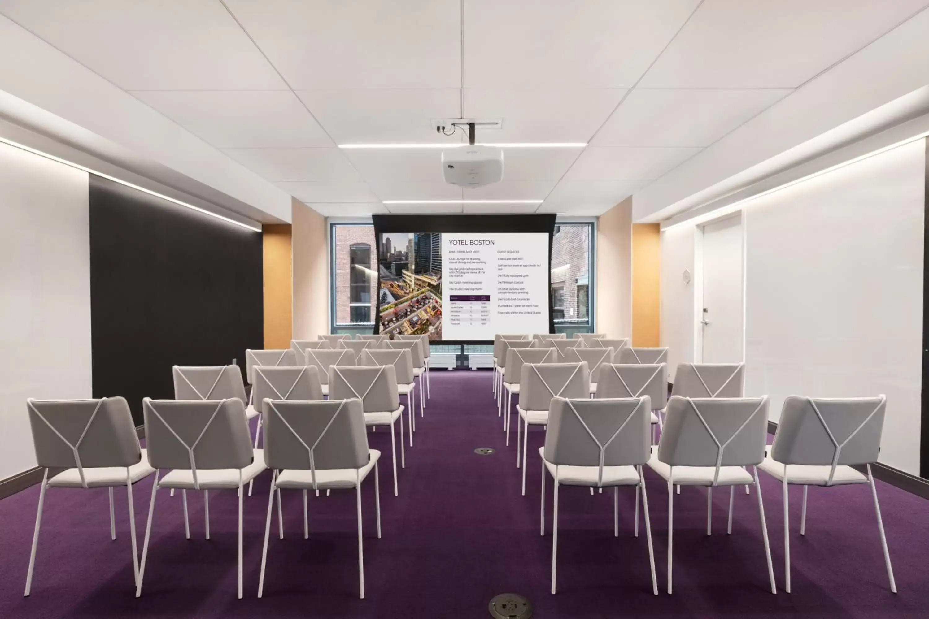 Business facilities in YOTEL Boston