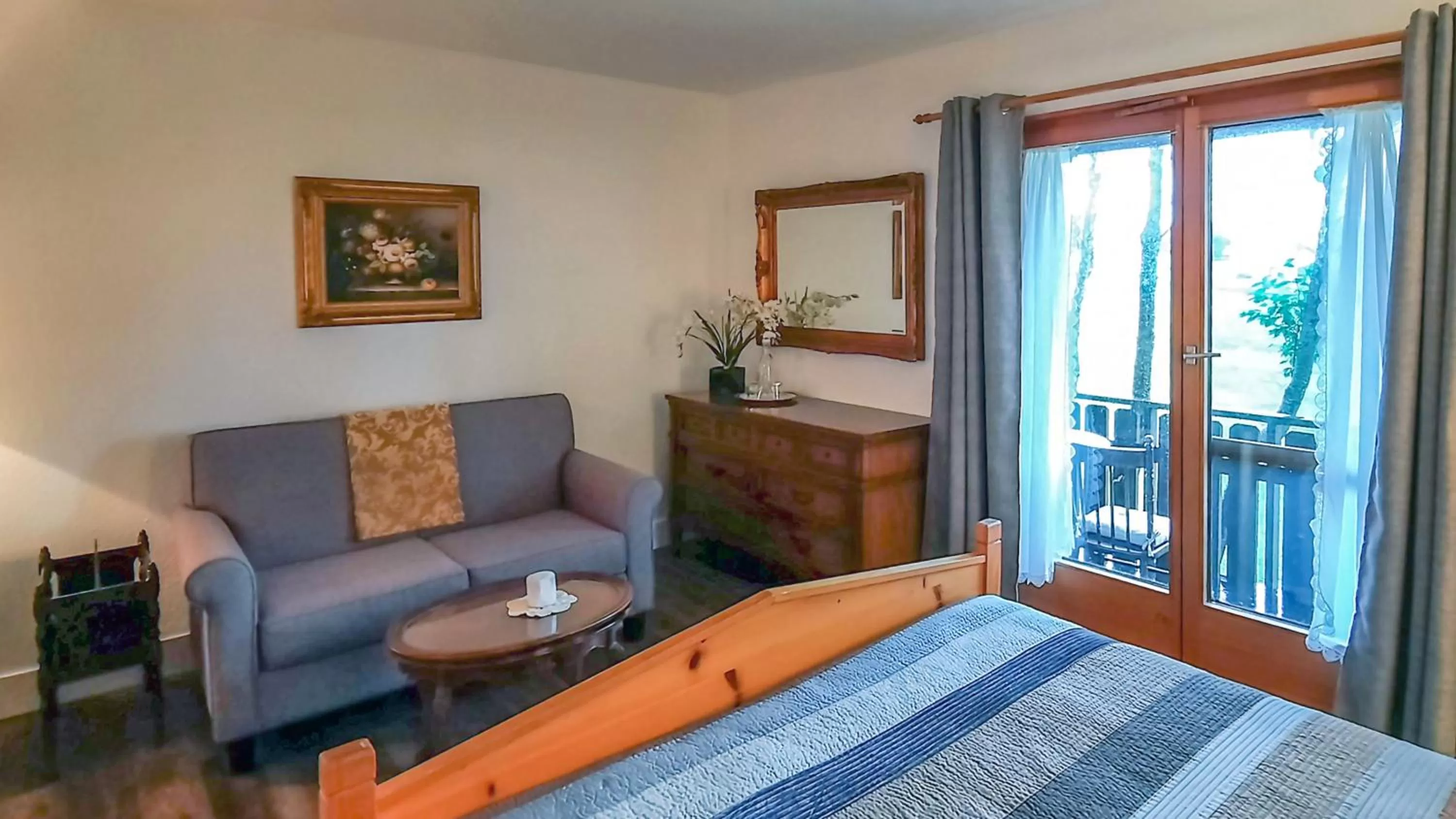 Seating Area in Edelweiss Inn Nova Scotia