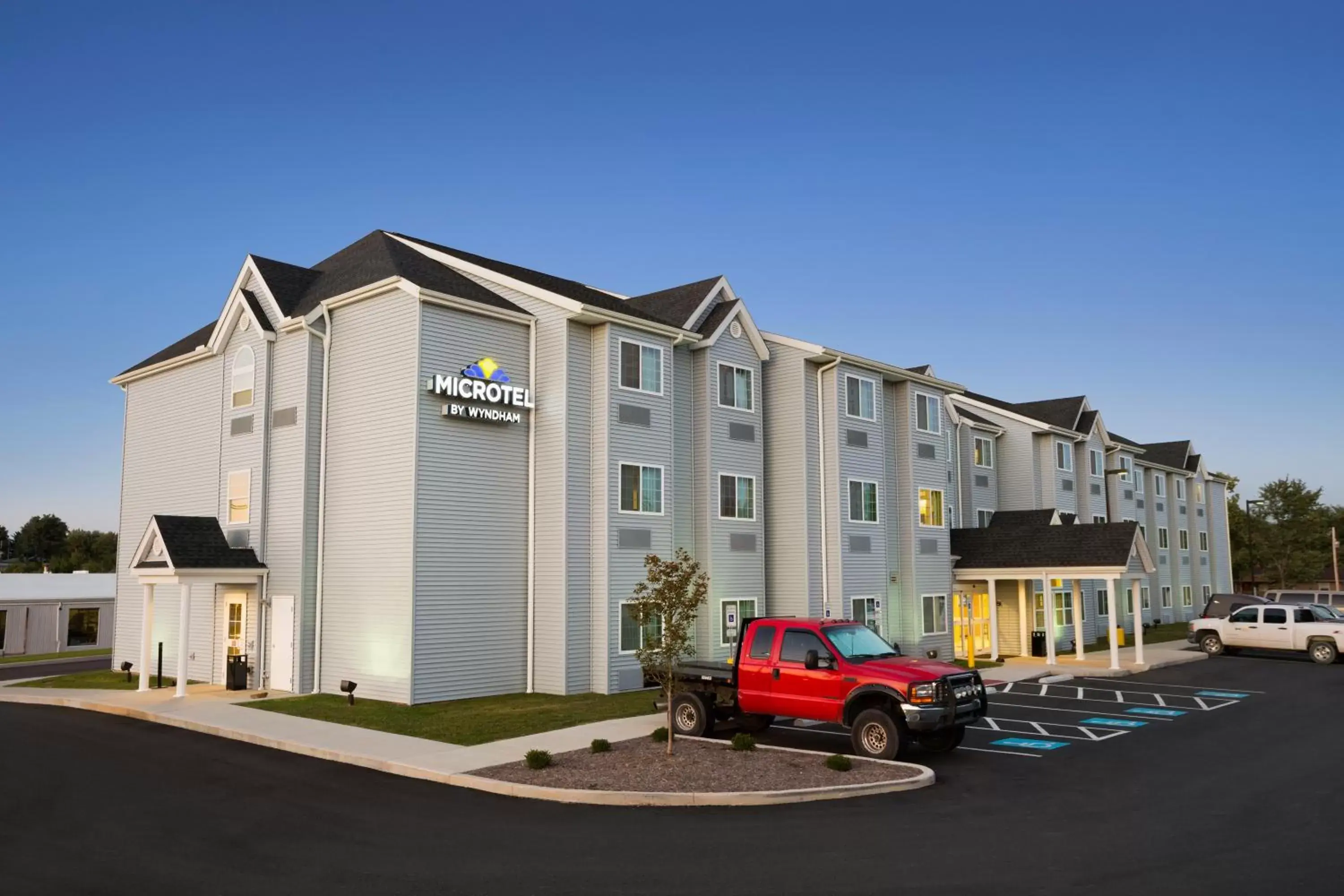 Facade/entrance, Property Building in Microtel Inn and Suites Carrollton