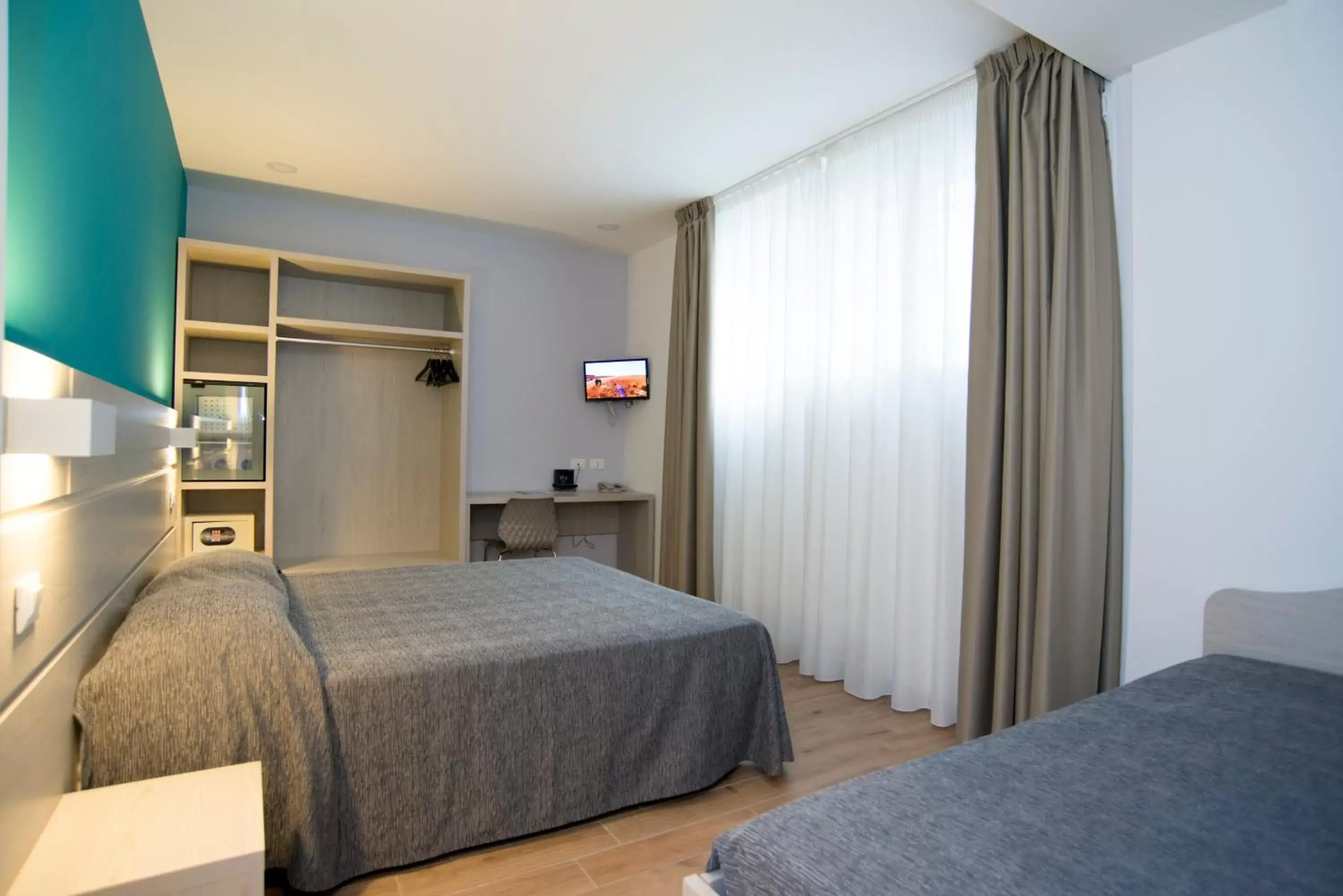 Bedroom, Bed in Hotel Astoria