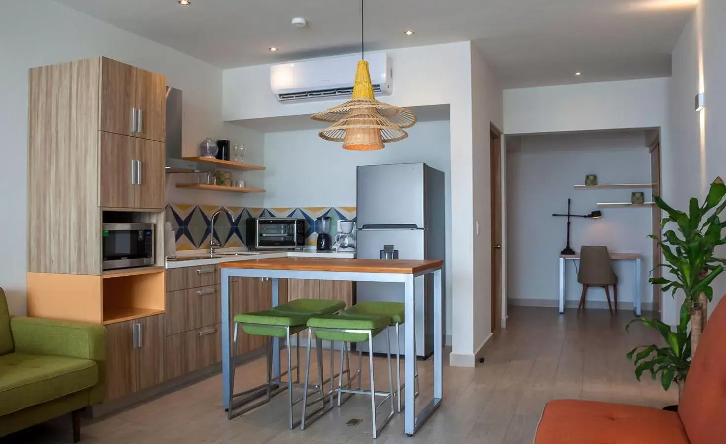 Kitchen or kitchenette, Dining Area in Opal Suites Apartments
