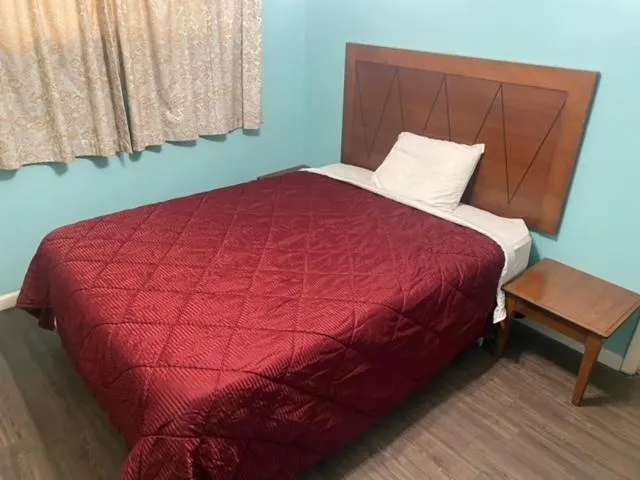 Bed in Mountain Trail Lodge and Vacation Rentals