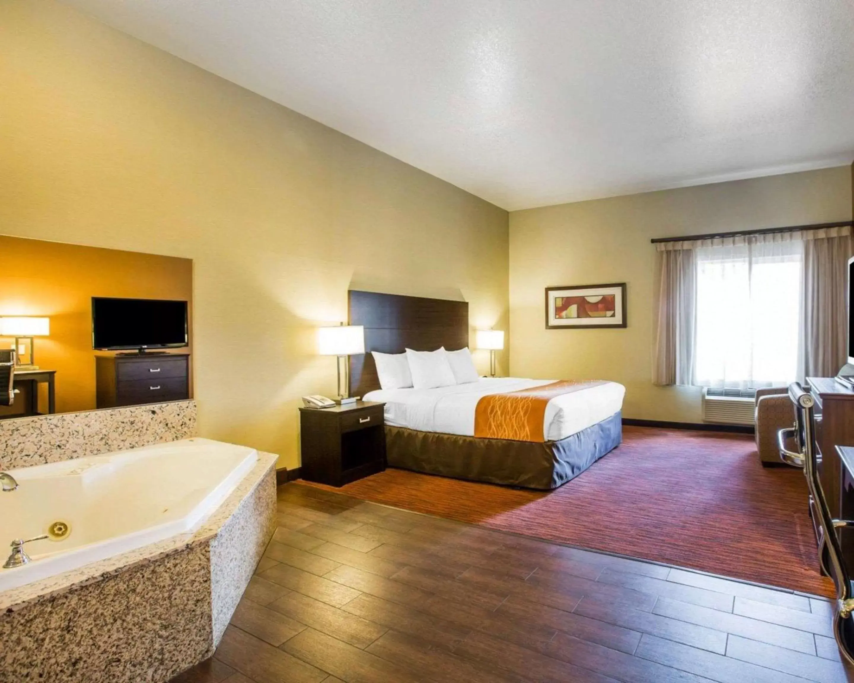 Photo of the whole room in Comfort Suites Clovis