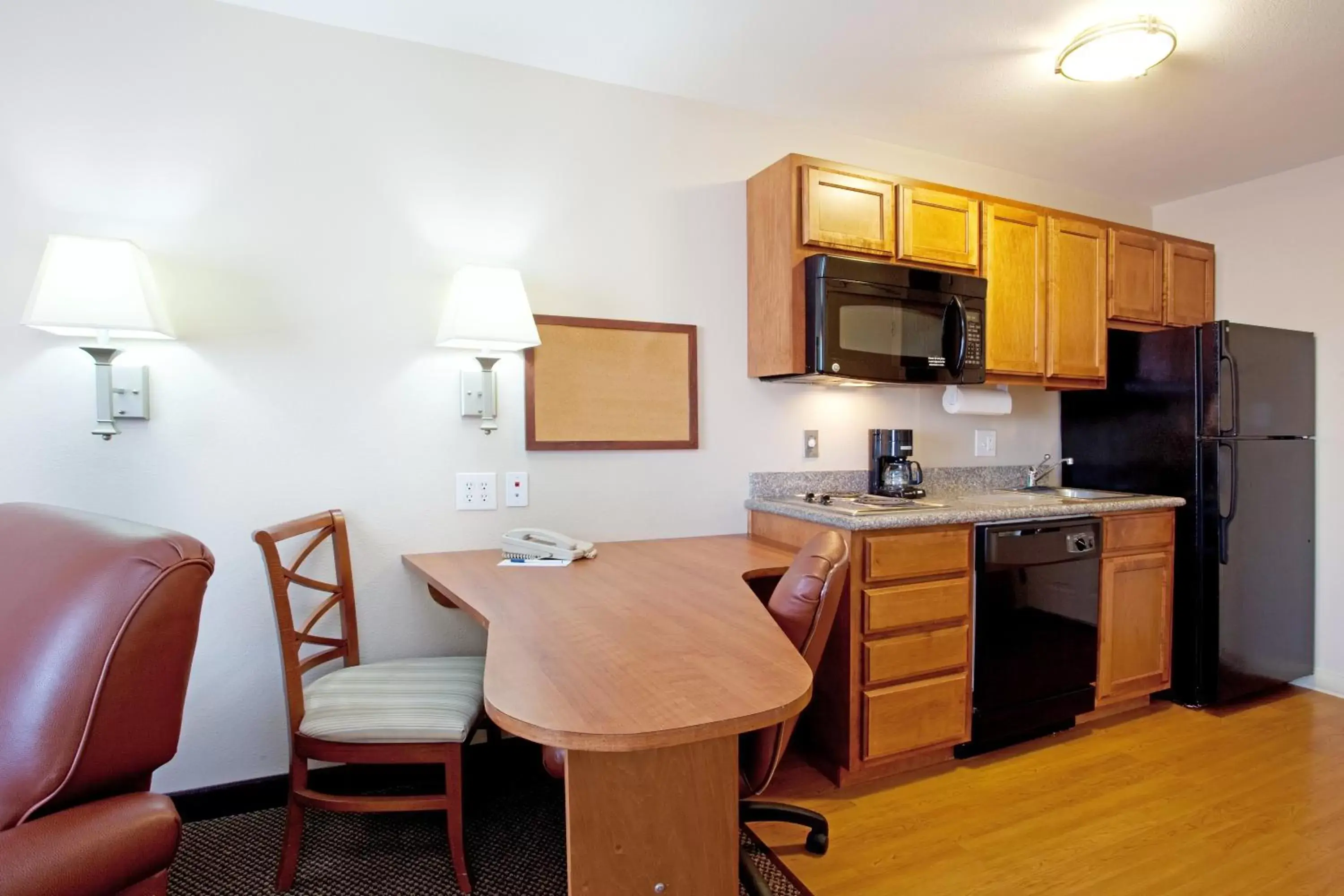 Photo of the whole room, Kitchen/Kitchenette in Candlewood Suites Lake Charles-Sulphur, an IHG Hotel