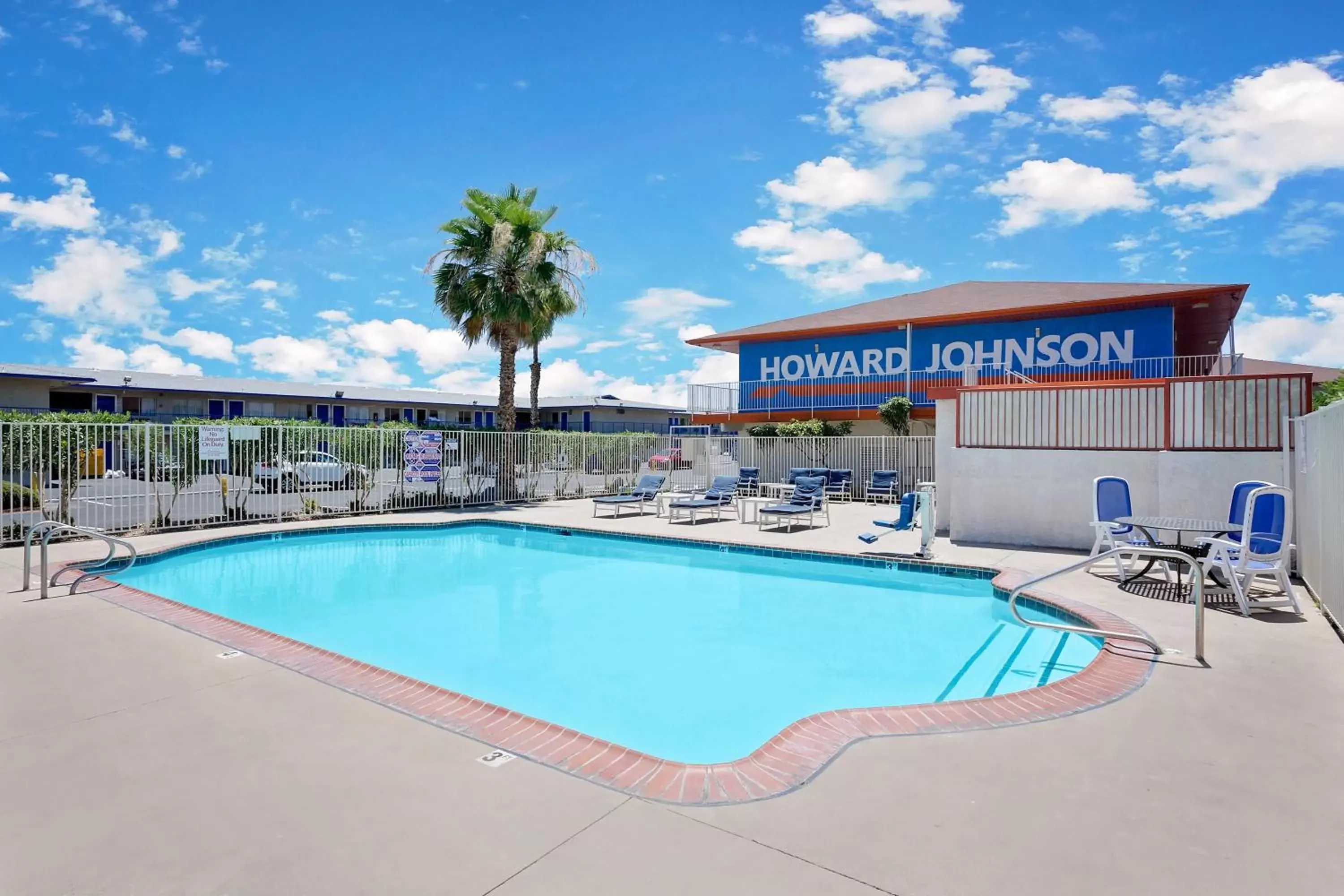 Day, Swimming Pool in Howard Johnson by Wyndham Las Vegas near the Strip