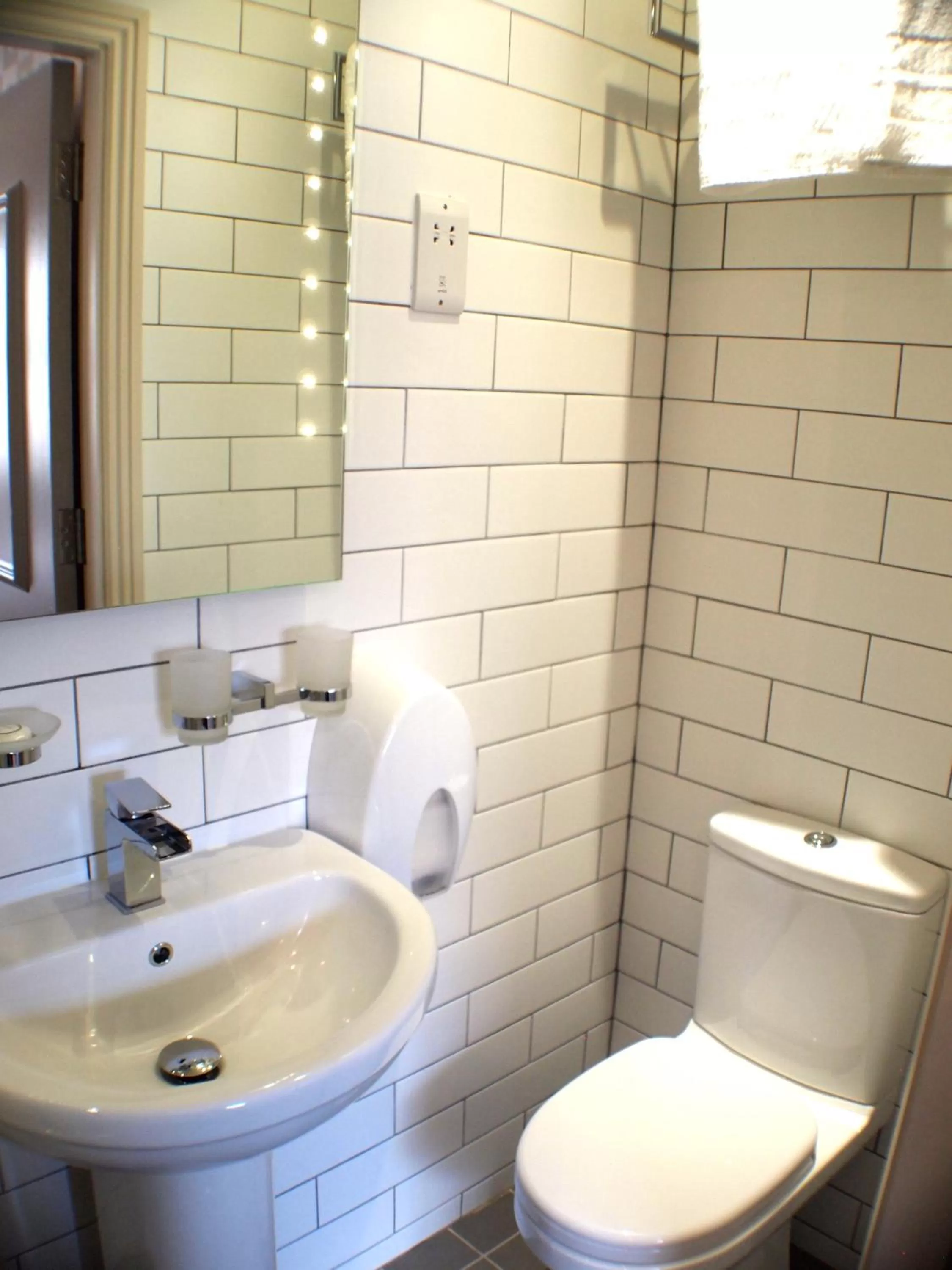 Bathroom in York House Hotel