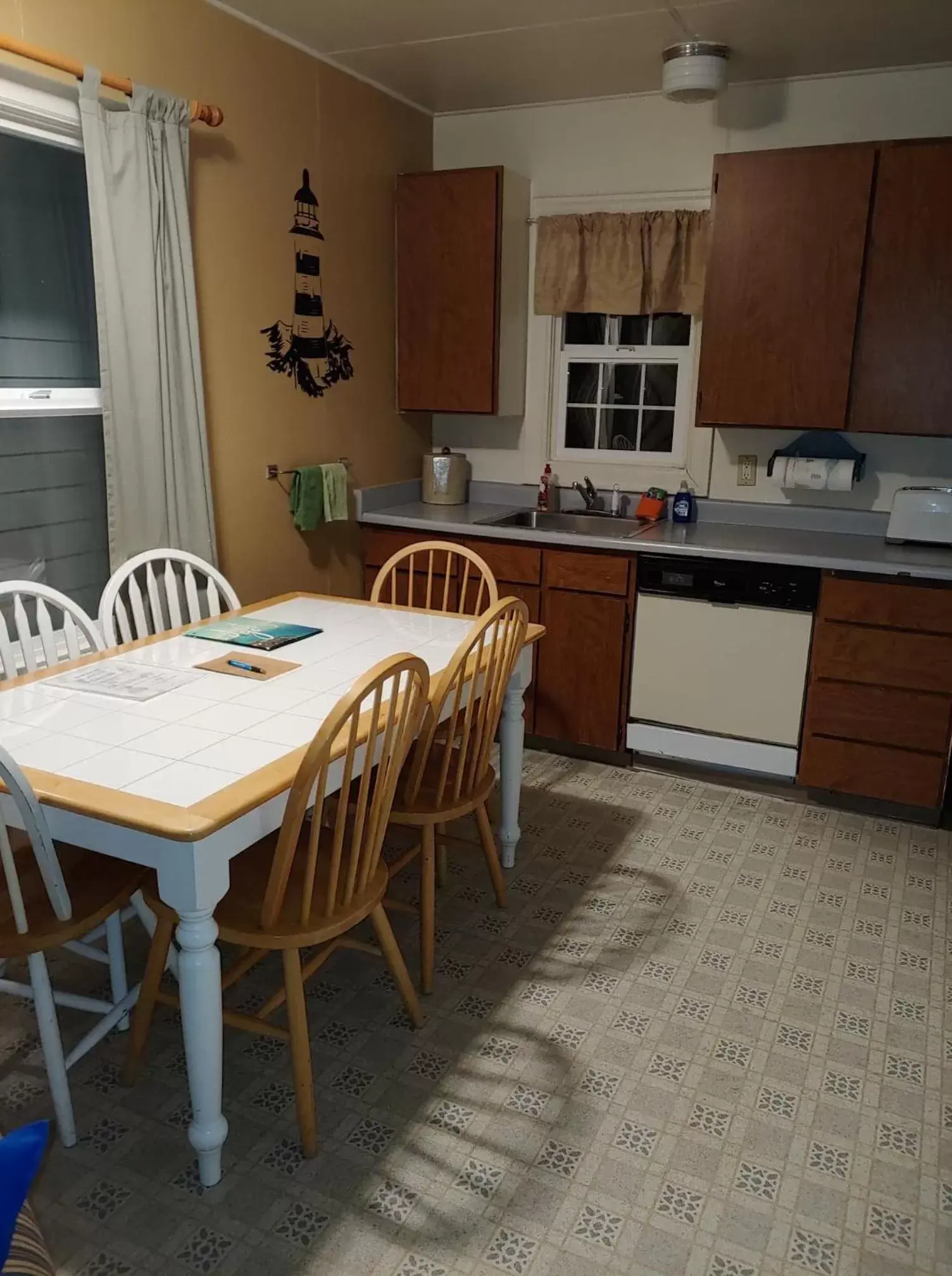 Kitchen or kitchenette in Hillcrest Inn