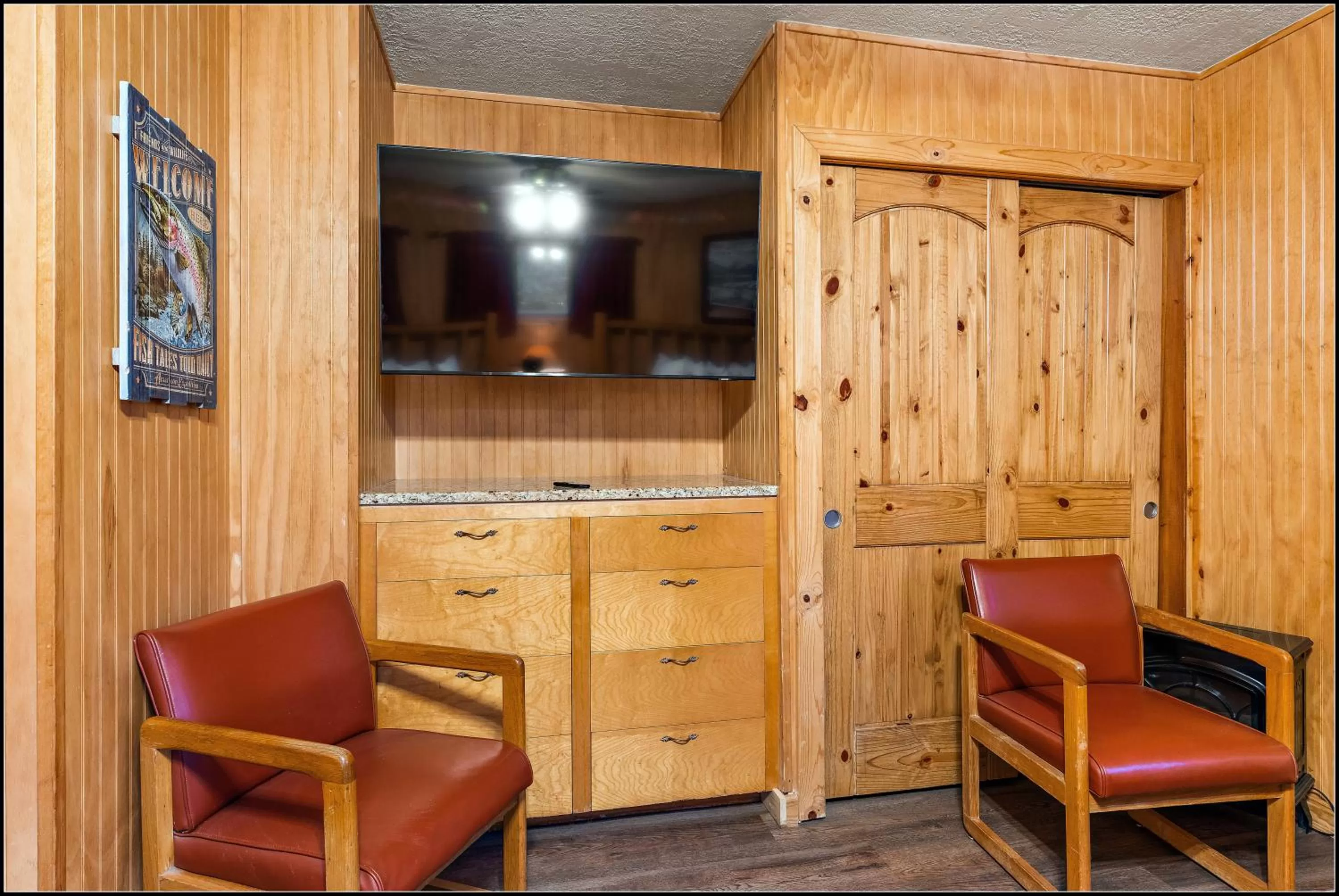 TV and multimedia in Brundage Bungalows