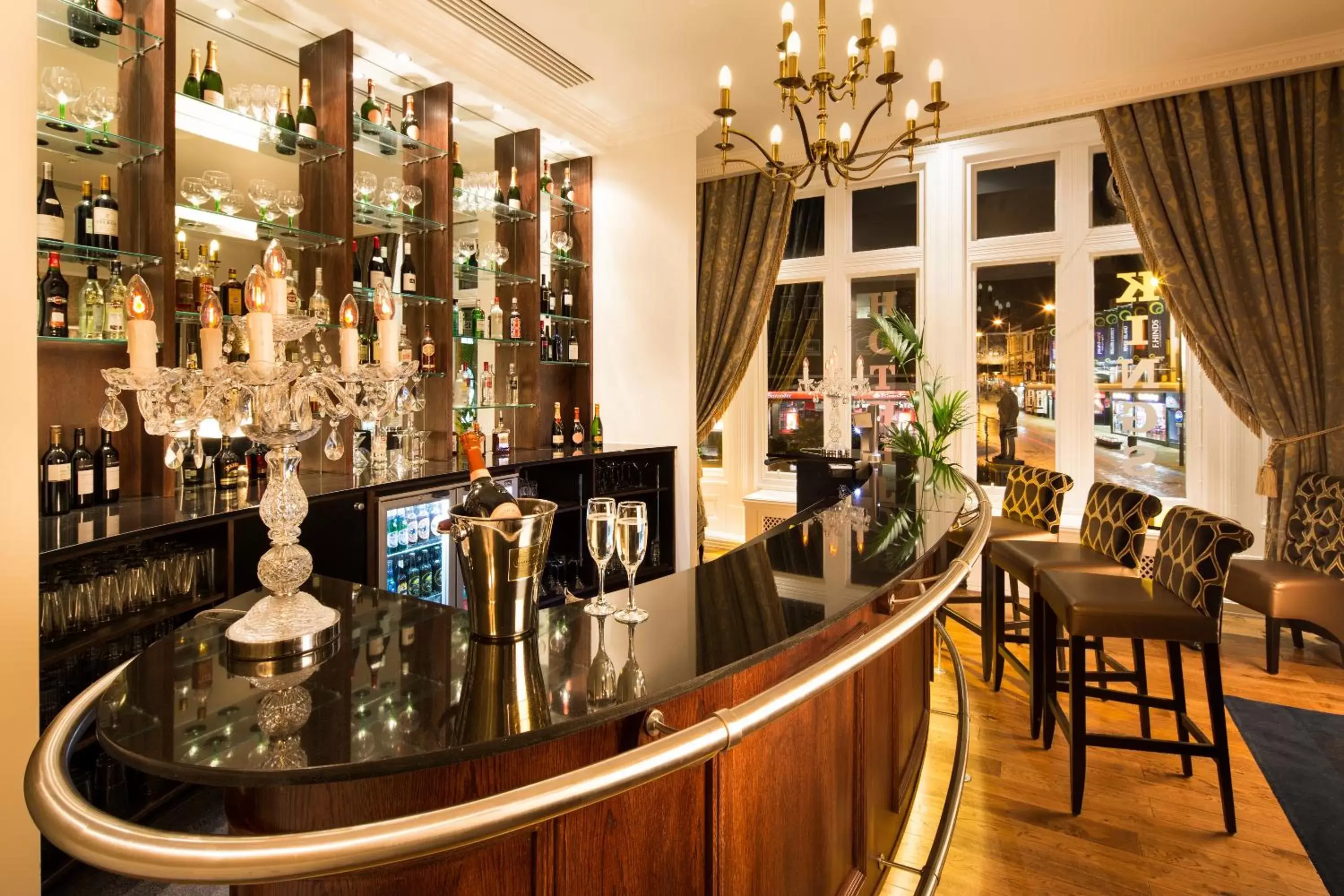 Lounge or bar, Lounge/Bar in Mercure Darlington King's Hotel