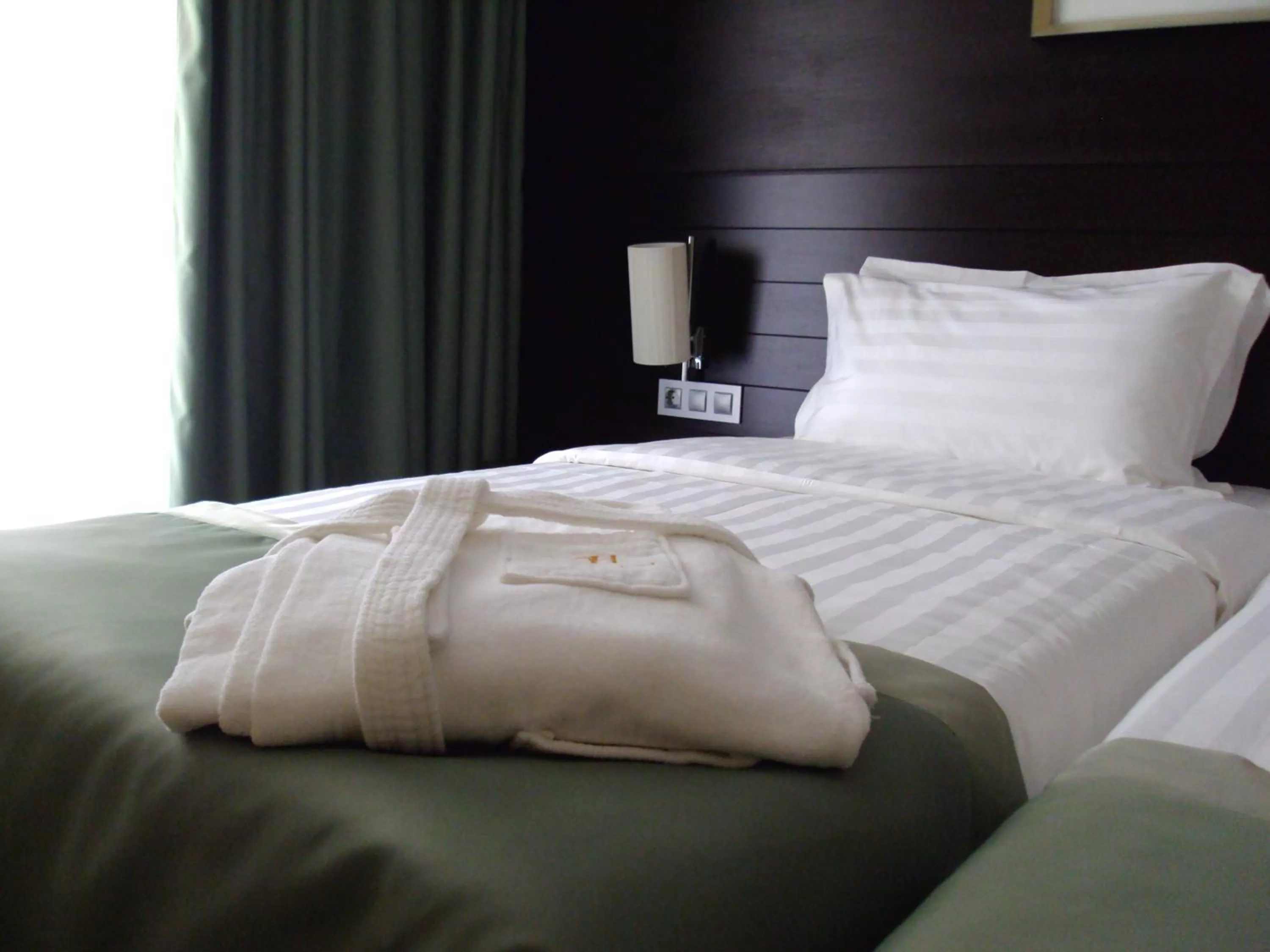 Twin Room with Balcony - Complimentary water & Free Tea/Coffee Machine in Best Western Plus Olives City Hotel - Free Pool & Parking