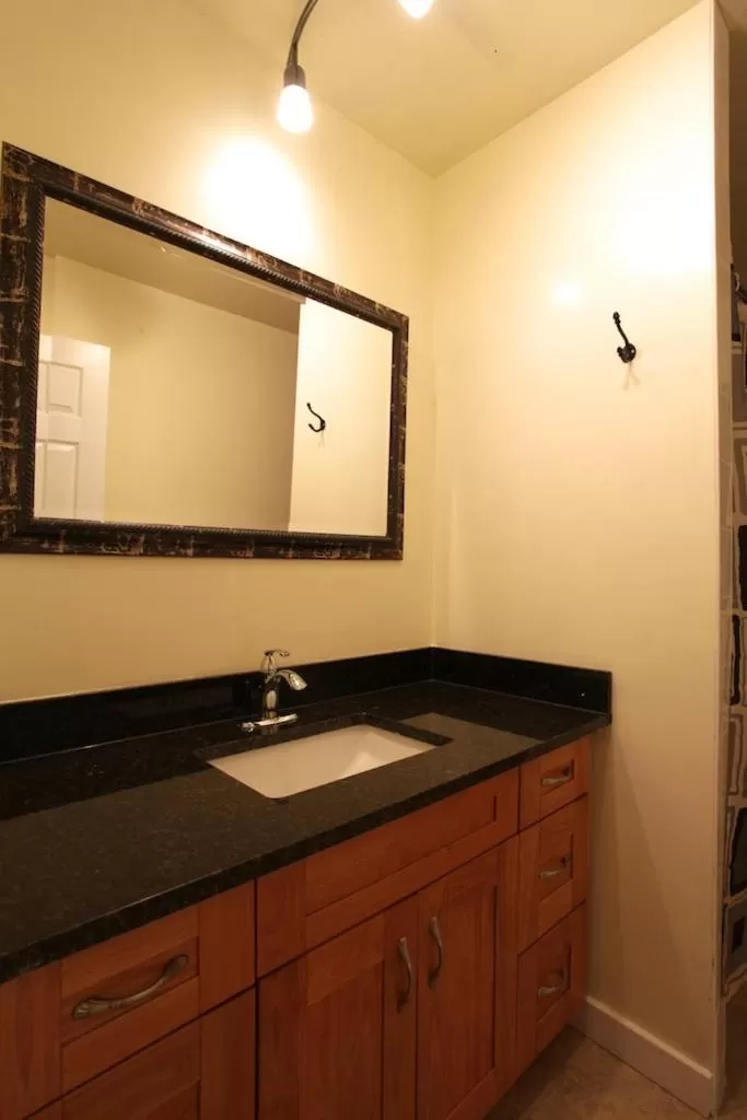 Bathroom in Cherry Tree Inn