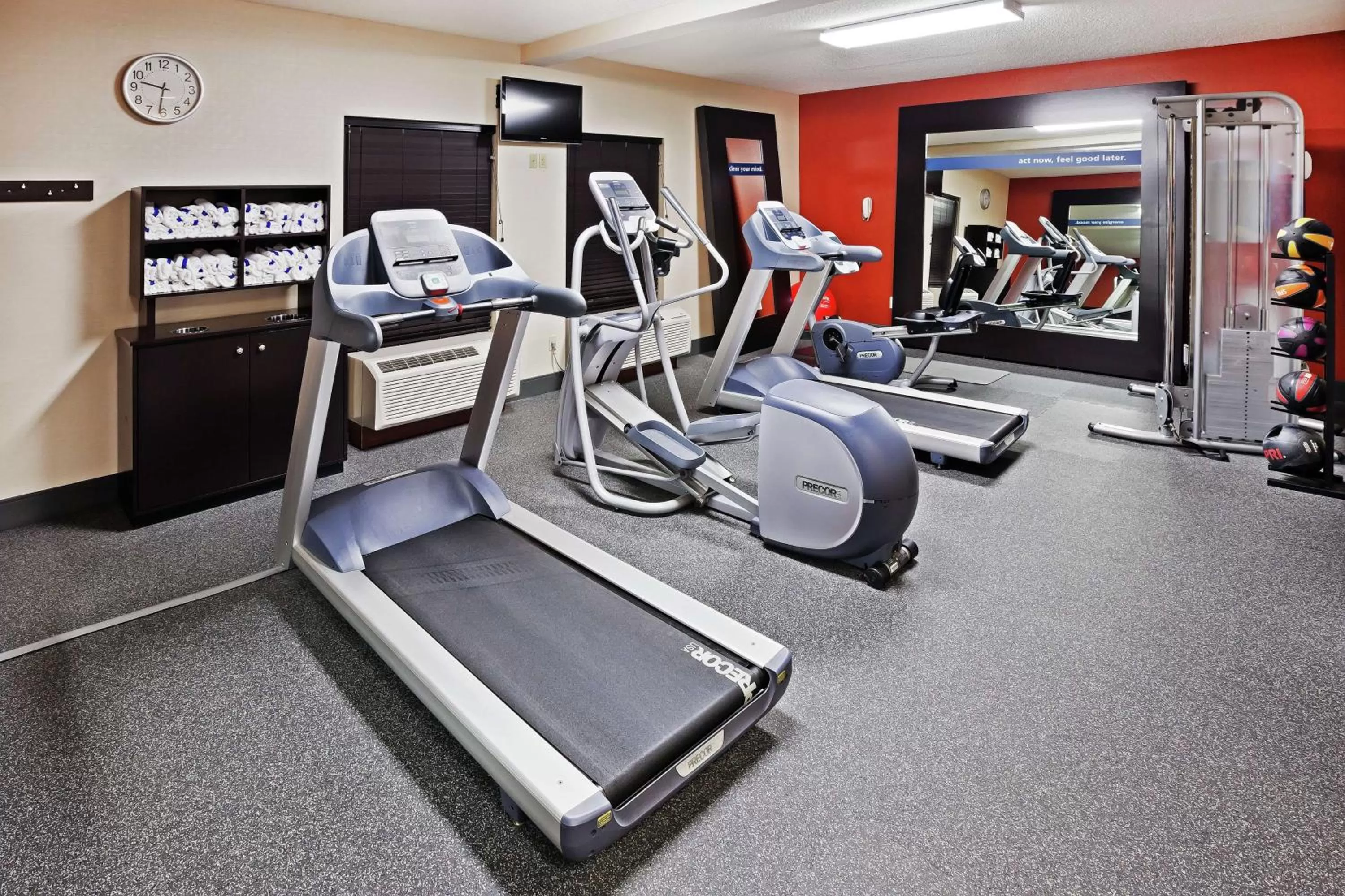Fitness centre/facilities in Hampton Inn Salina