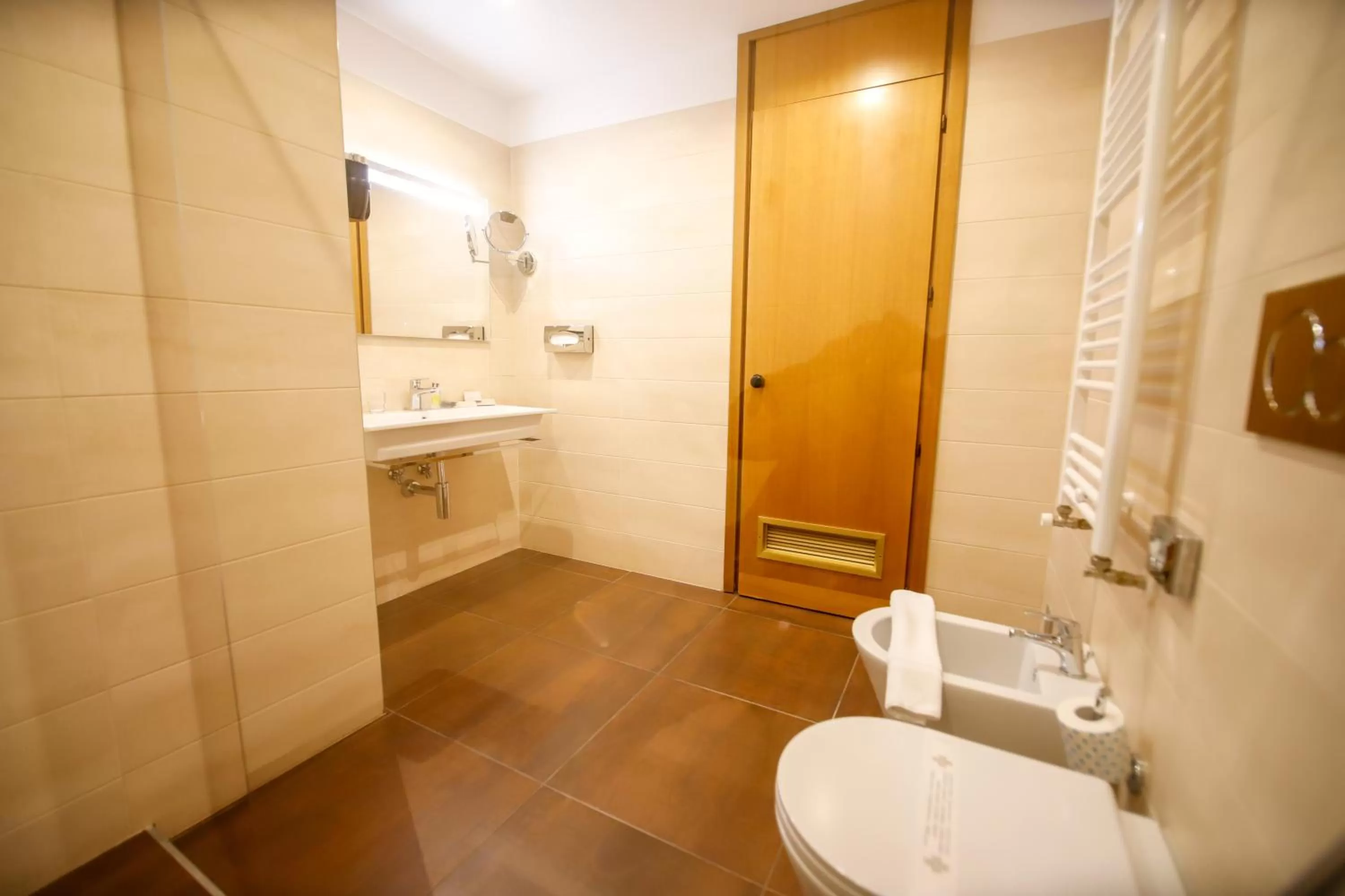 Toilet in Hotel Diplomatic