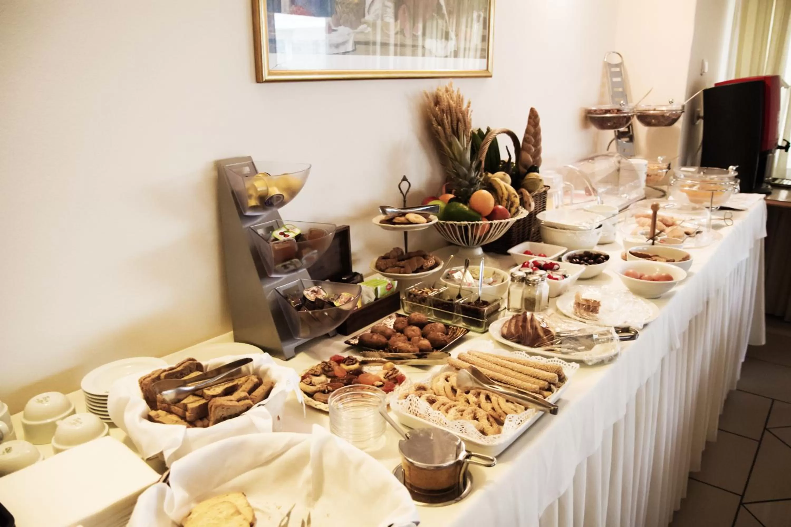 Food in Green Hill Hotel