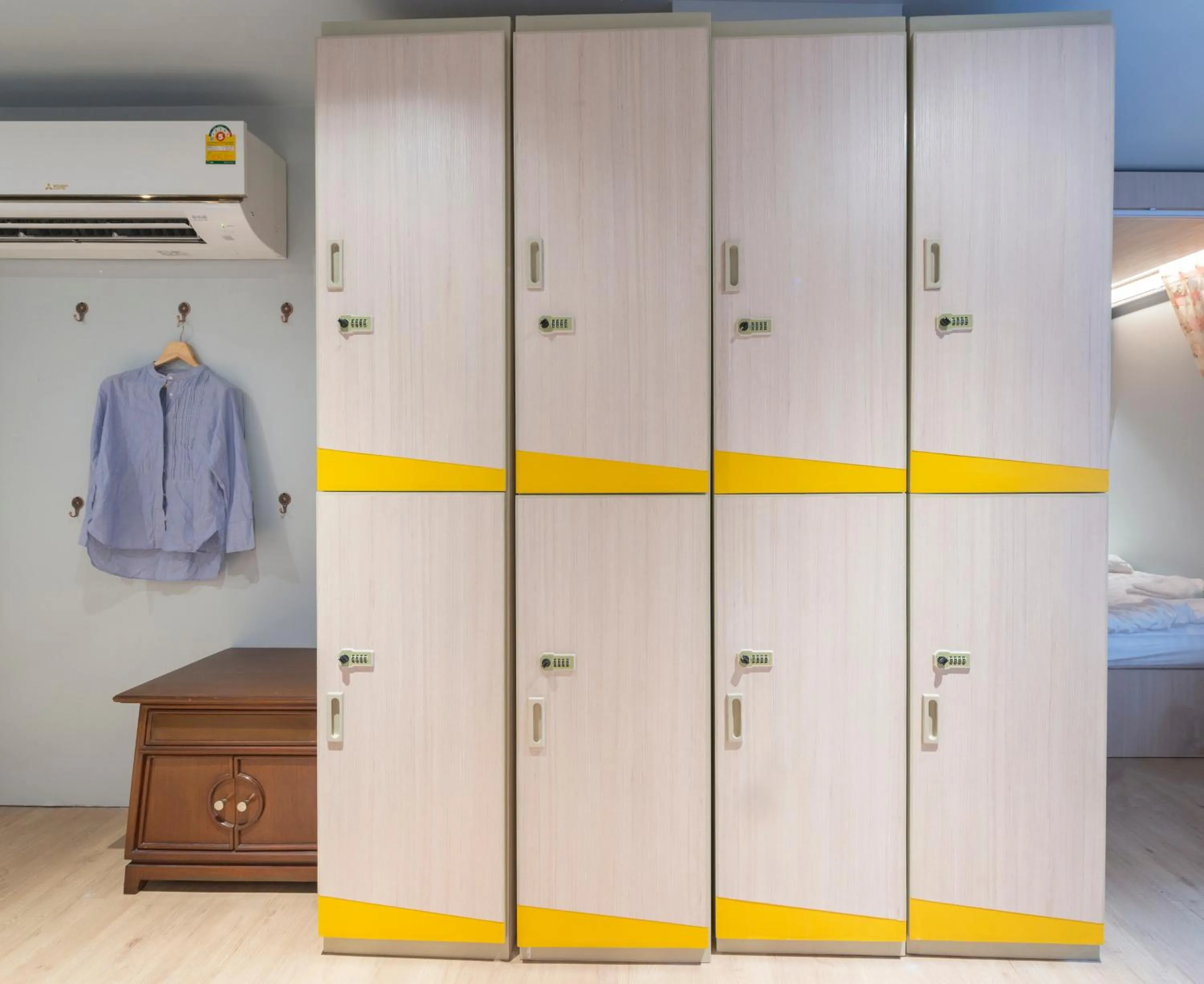 Kinnon Deluxe Hostel Coworking Cafe