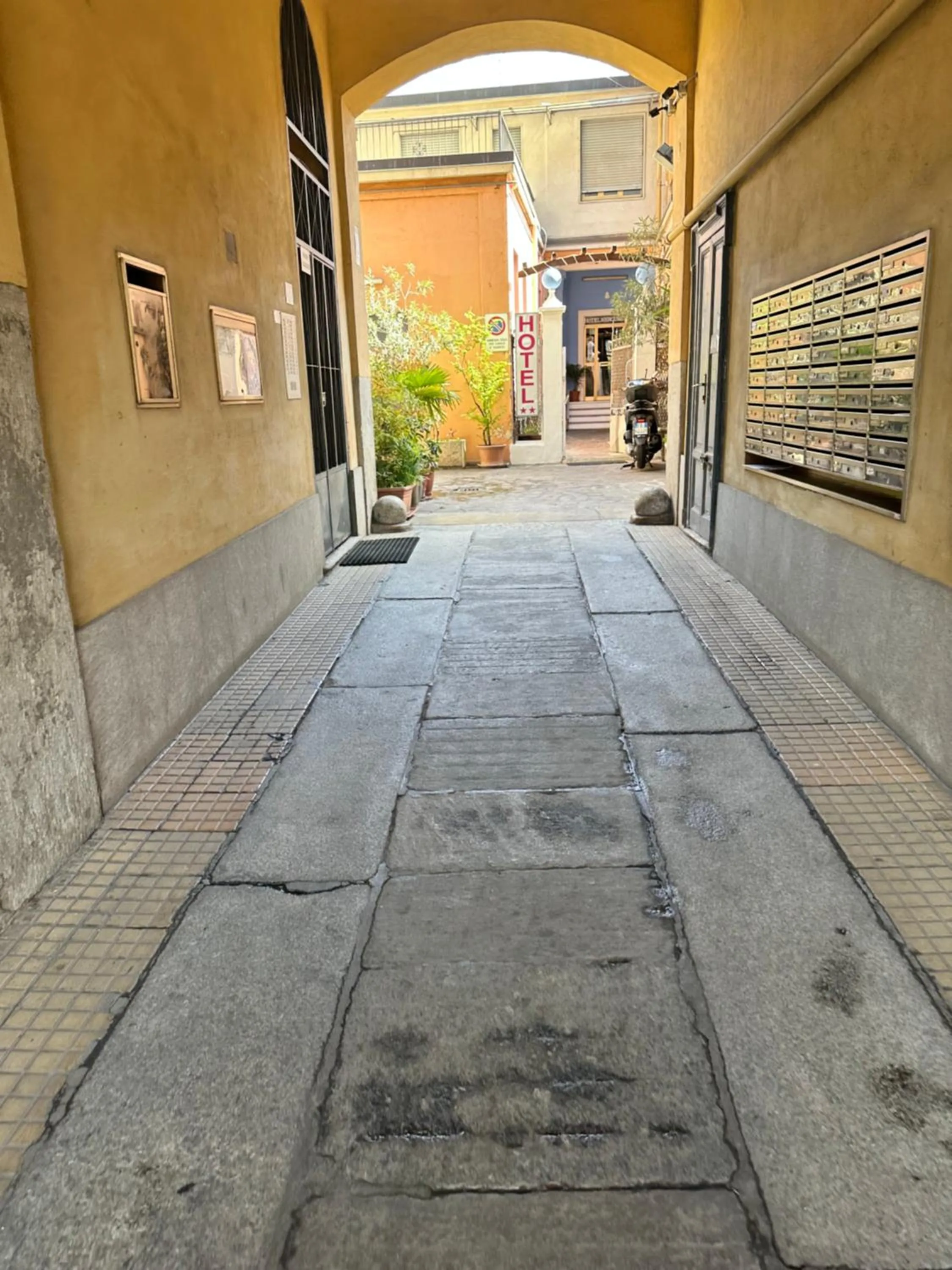Facade/entrance in Hotel Mercurio