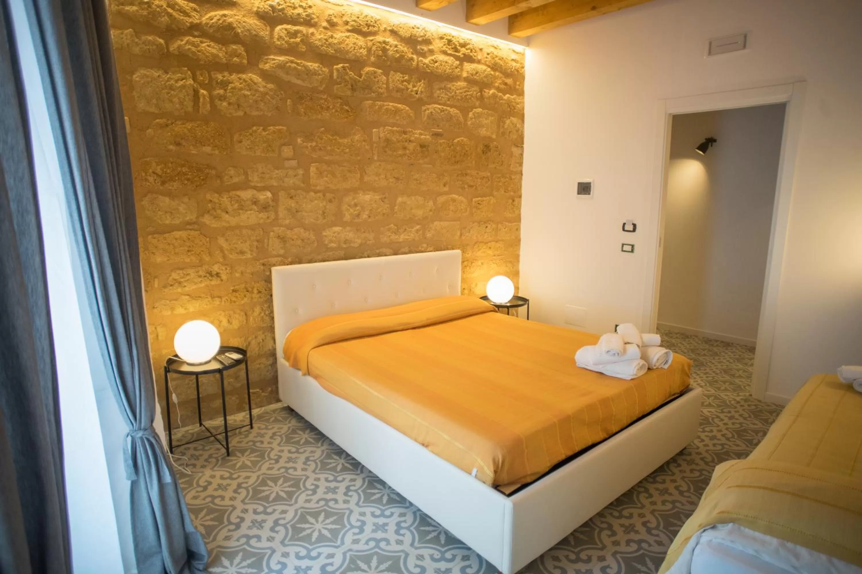 Photo of the whole room, Bed in B&B Kolymbetra