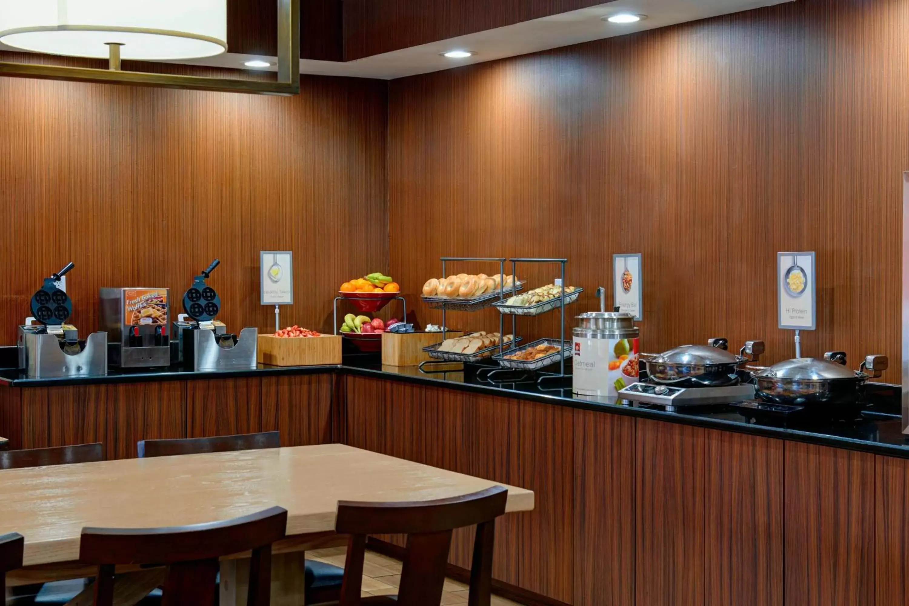 Breakfast, Restaurant/Places to Eat in Fairfield Inn & Suites Detroit Farmington Hills