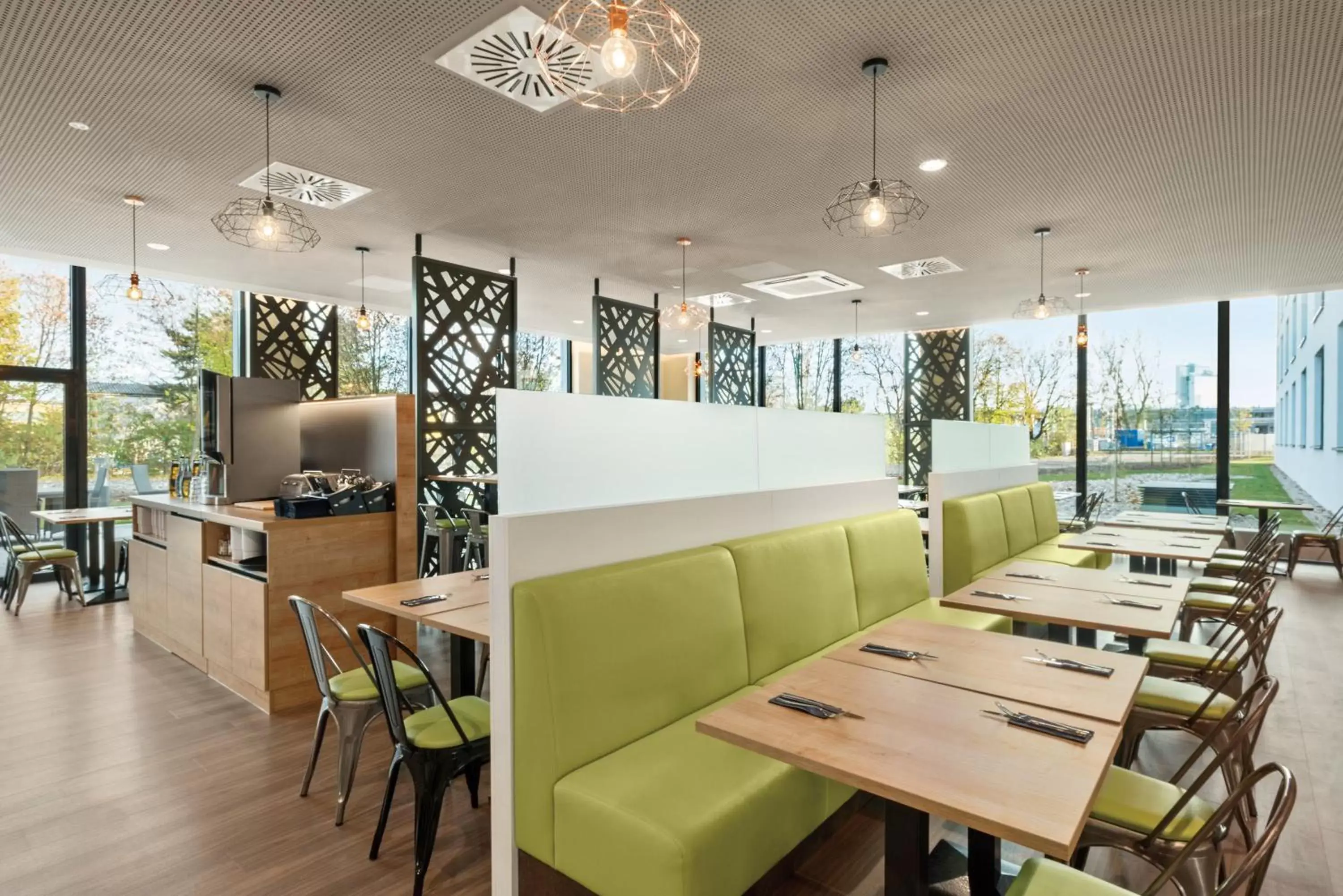 Breakfast, Restaurant/Places to Eat in Super 8 by Wyndham Munich City North