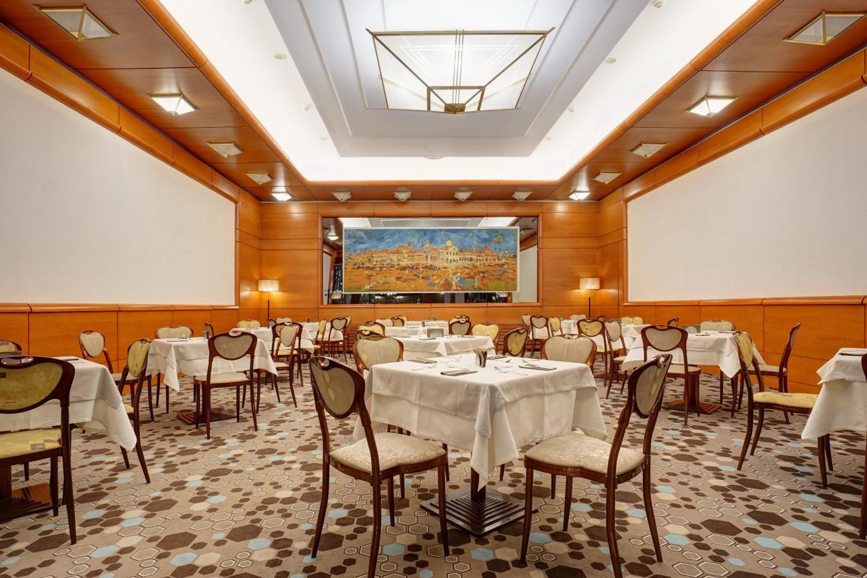 Restaurant/places to eat in Hotel Aro Palace