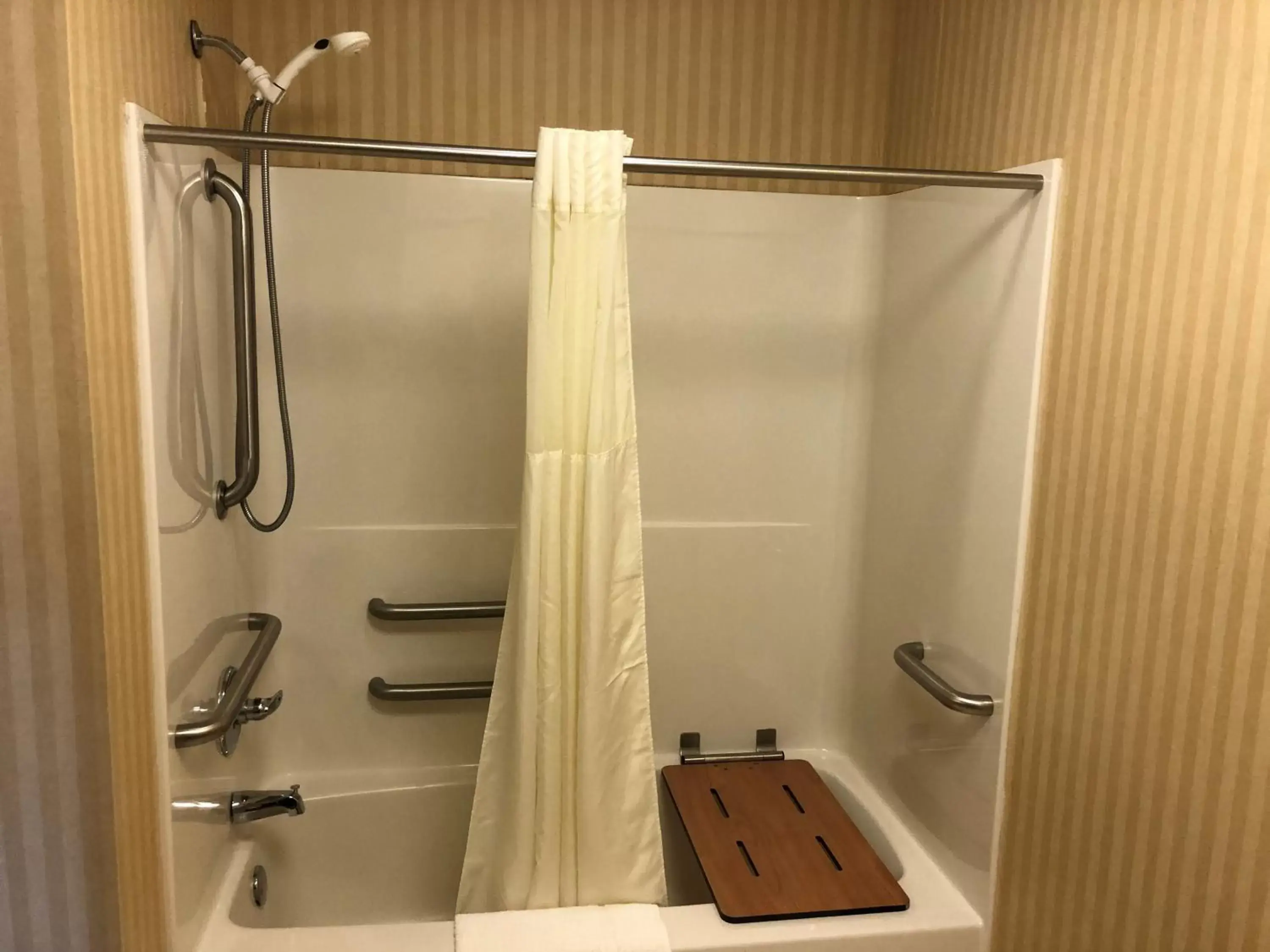 Bathroom in Fort William Henry Hotel