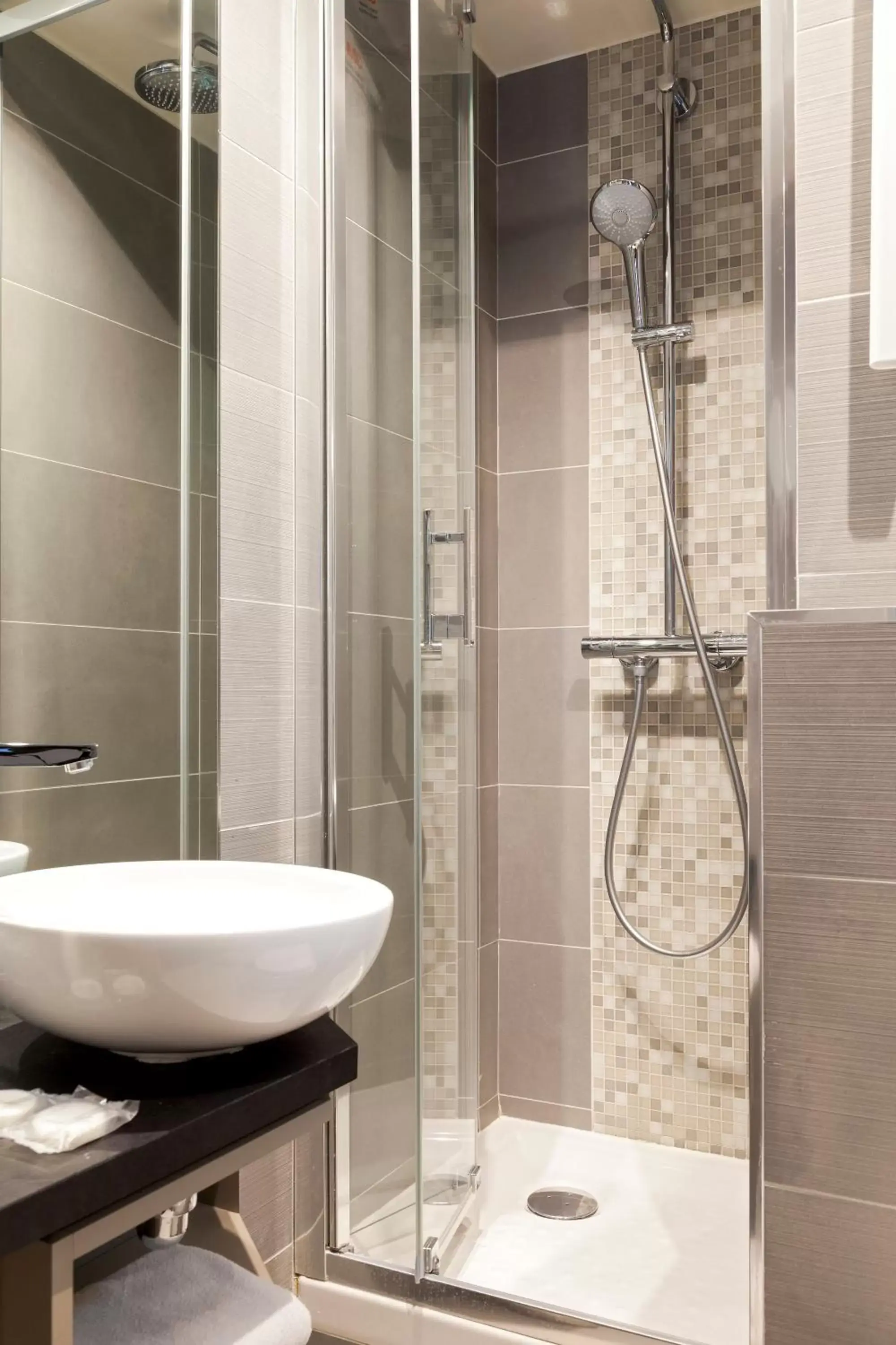 Shower, Bathroom in Timhotel Montmartre