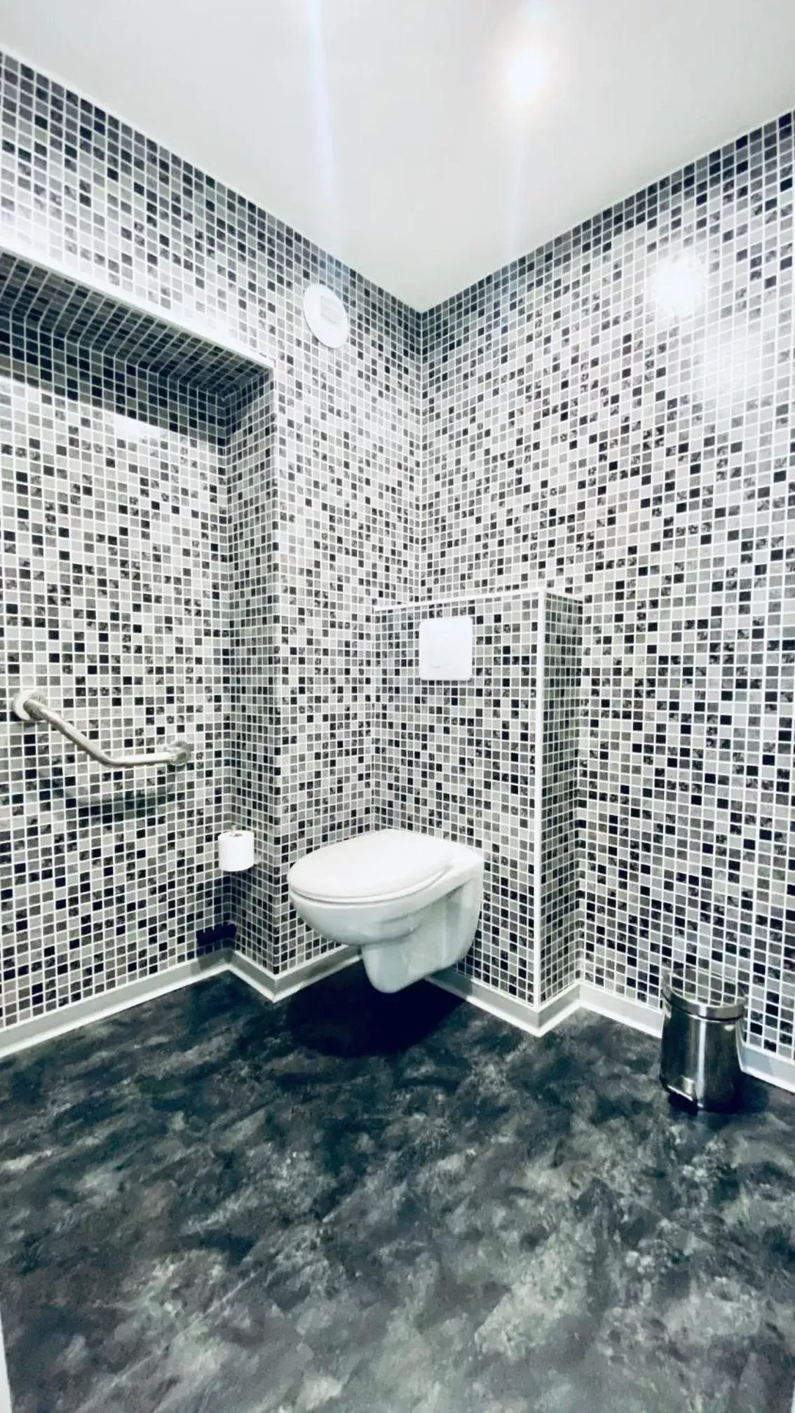Bathroom in Sure Hotel by Best Western Calais Coquelles Tunnel s/ Manche