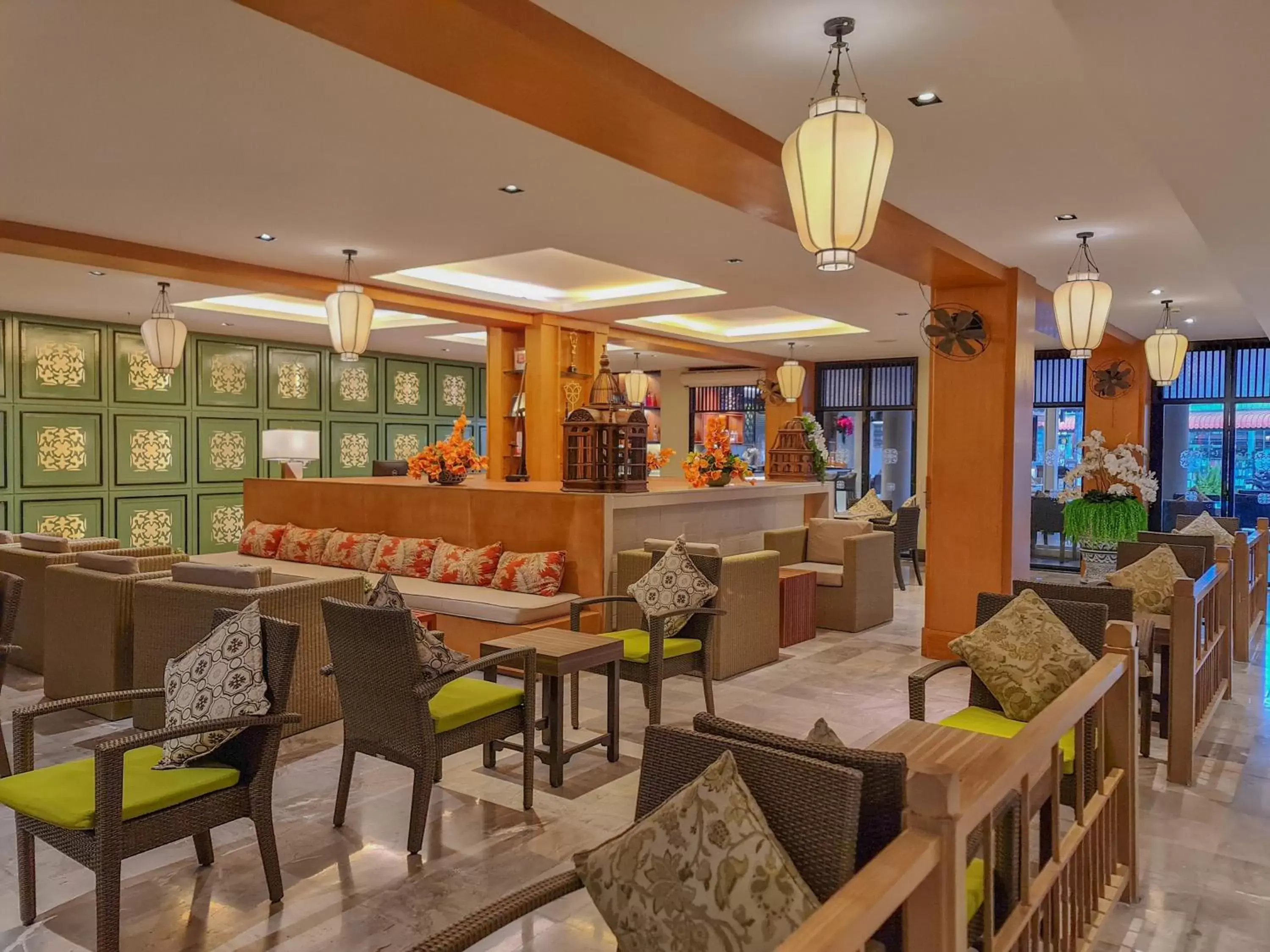 Seating area, Restaurant/Places to Eat in Sawaddi Patong Resort & Spa by Tolani - SHA Extra Plus