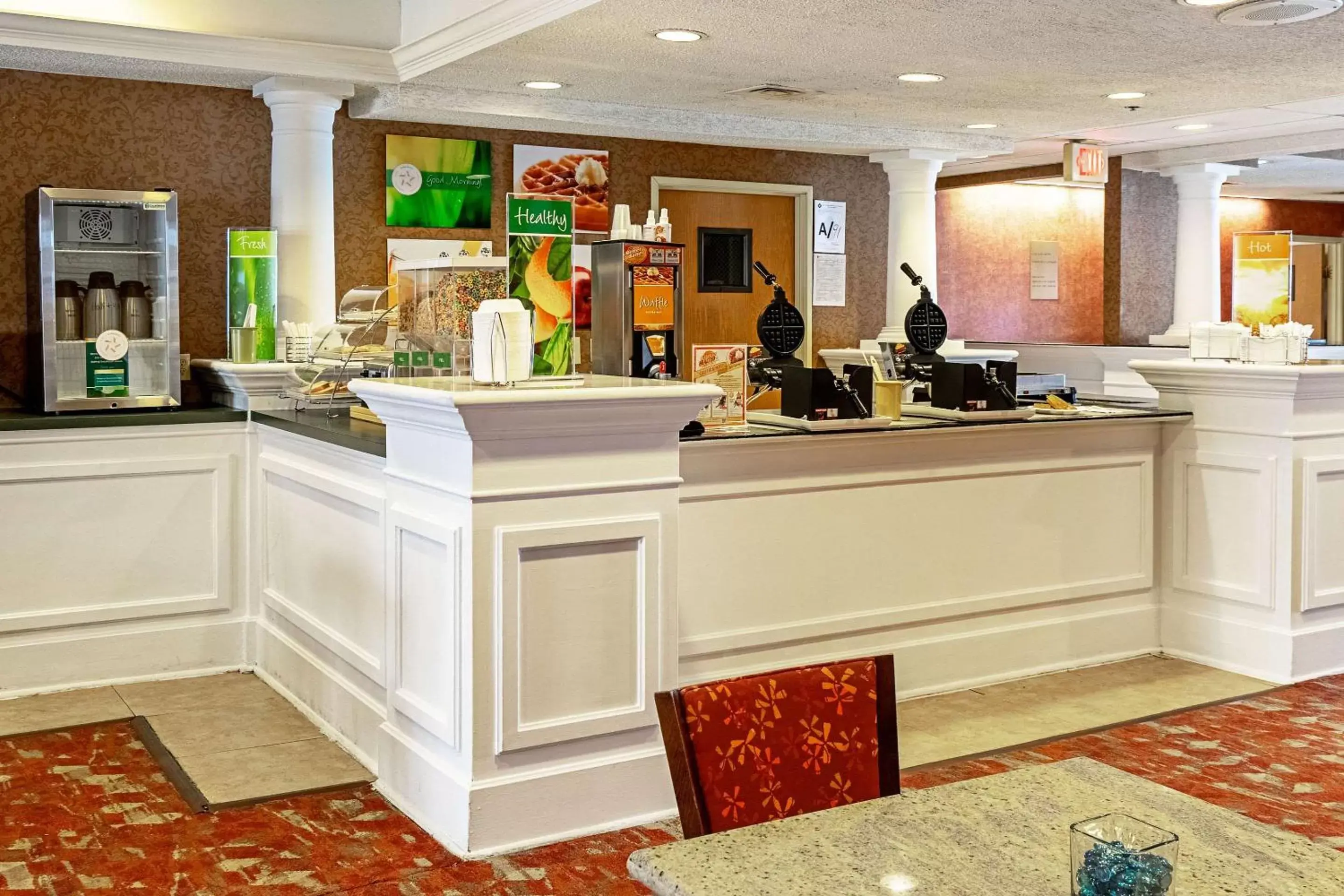 Restaurant/places to eat, Lobby/Reception in Quality Suites