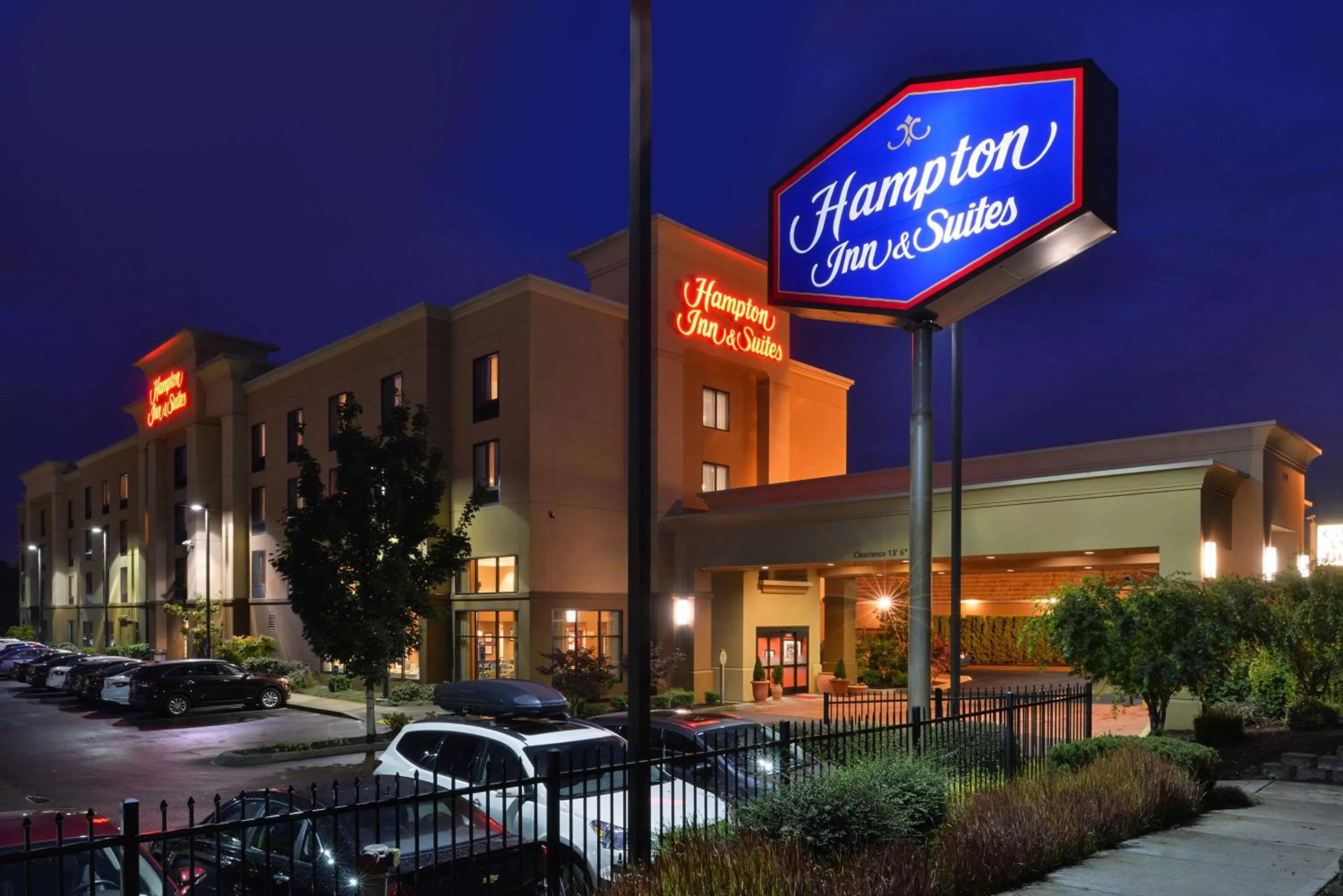 Property building in Hampton Inn & Suites Tacoma