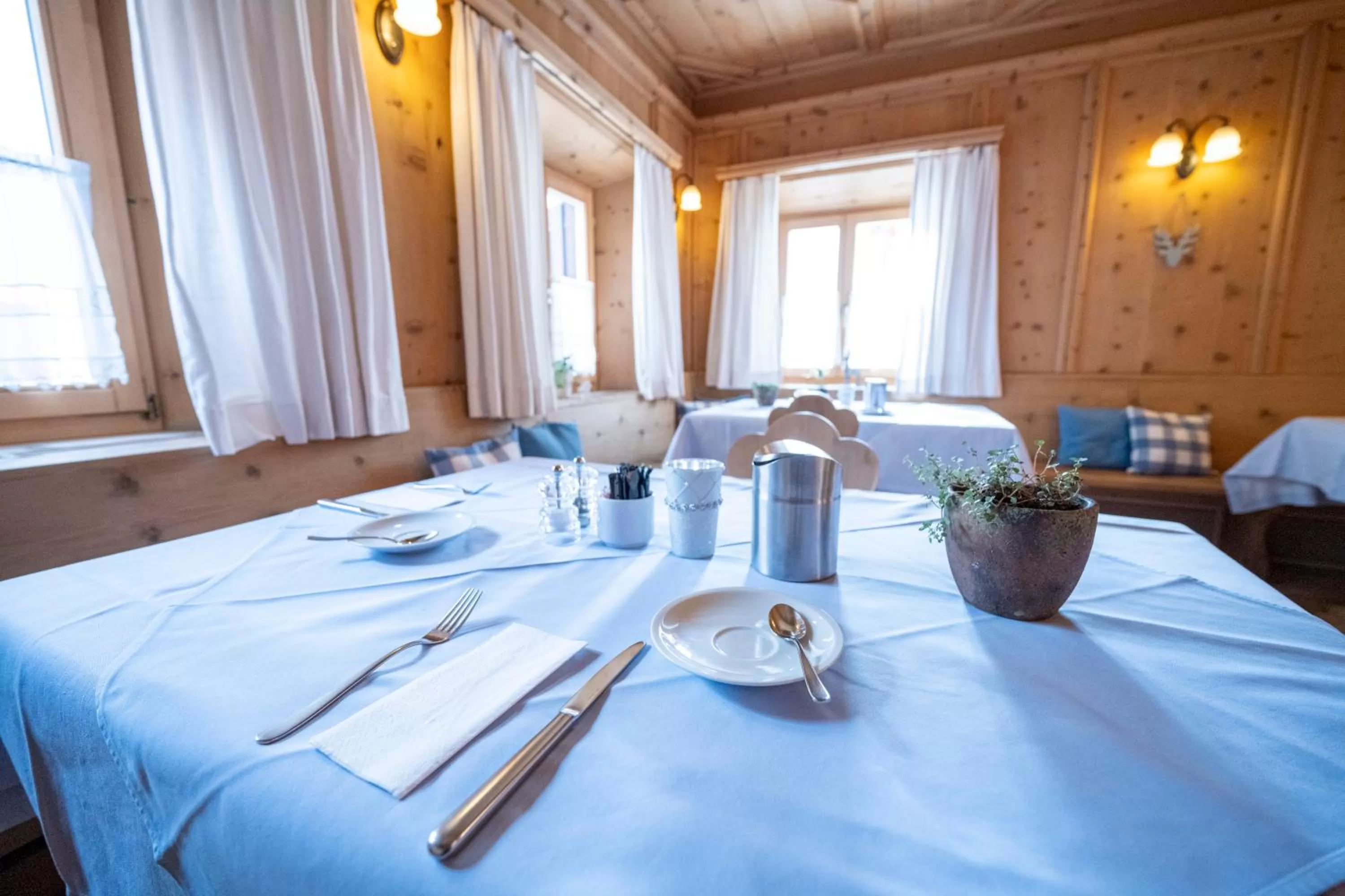 Restaurant/places to eat in Hotel Engiadina