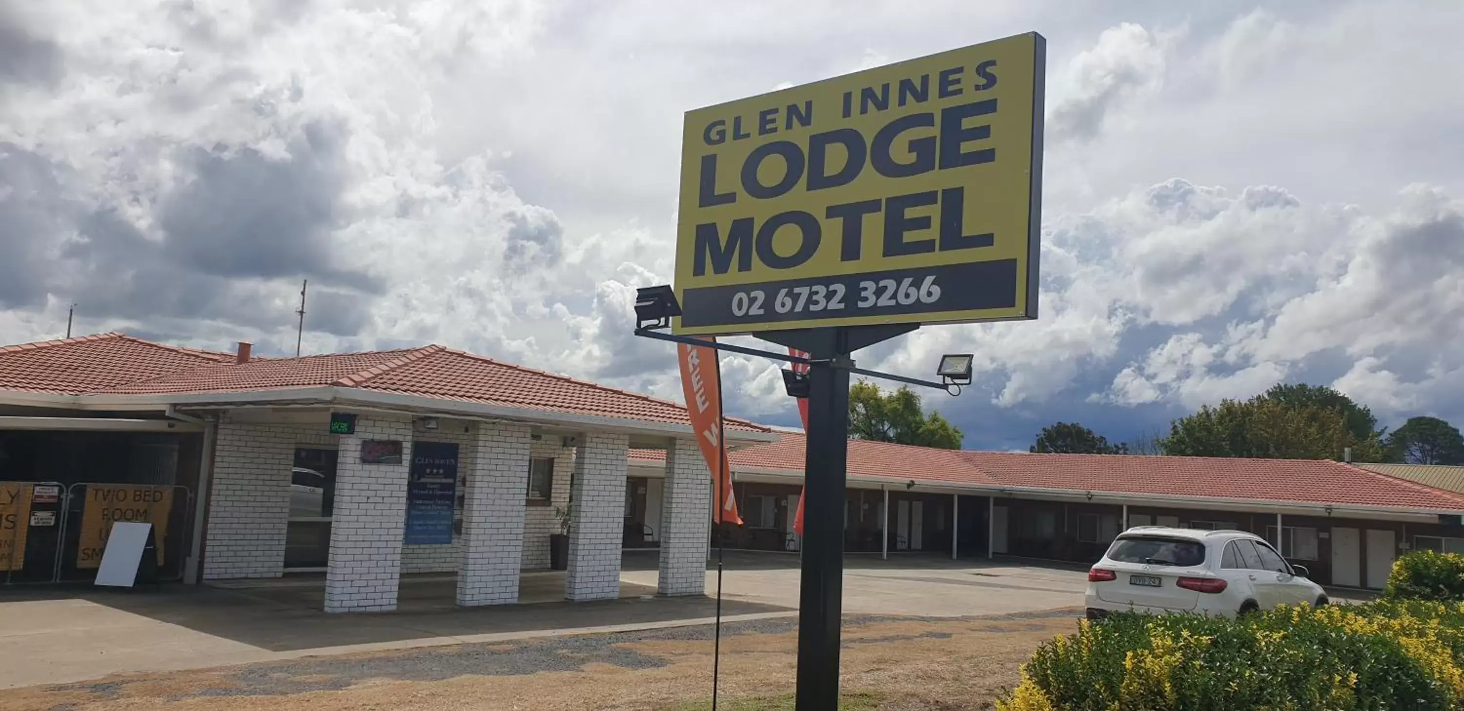 Property building in Glen Innes Lodge Motel