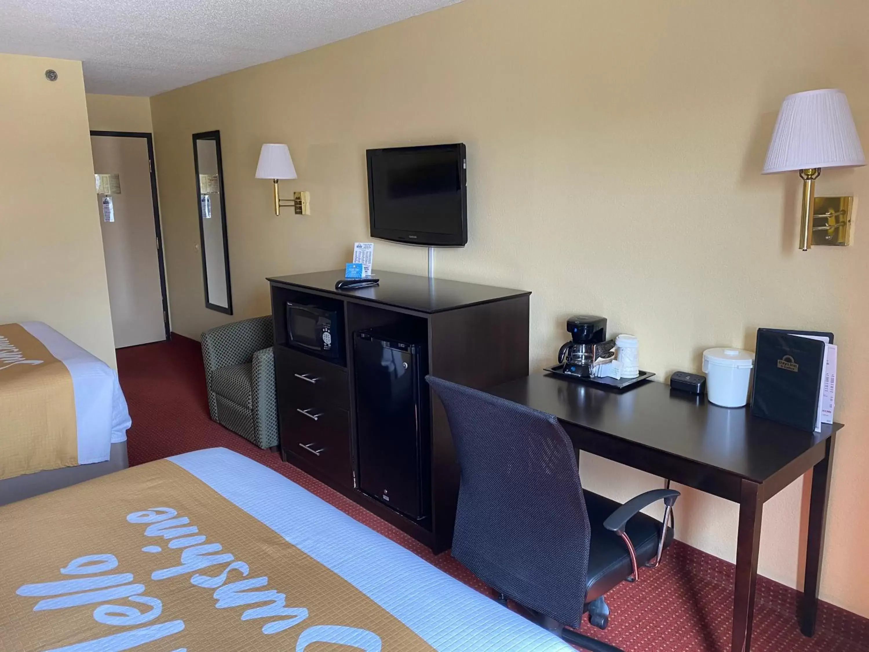 TV/Entertainment Center in Days Inn & Suites by Wyndham Des Moines Airport