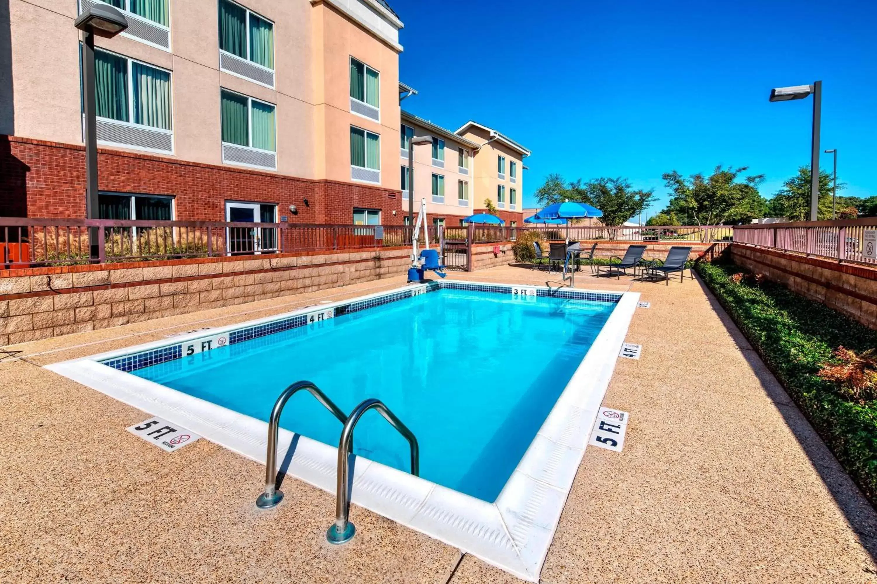 Swimming Pool in Fairfield Inn & Suites Memphis Olive Branch