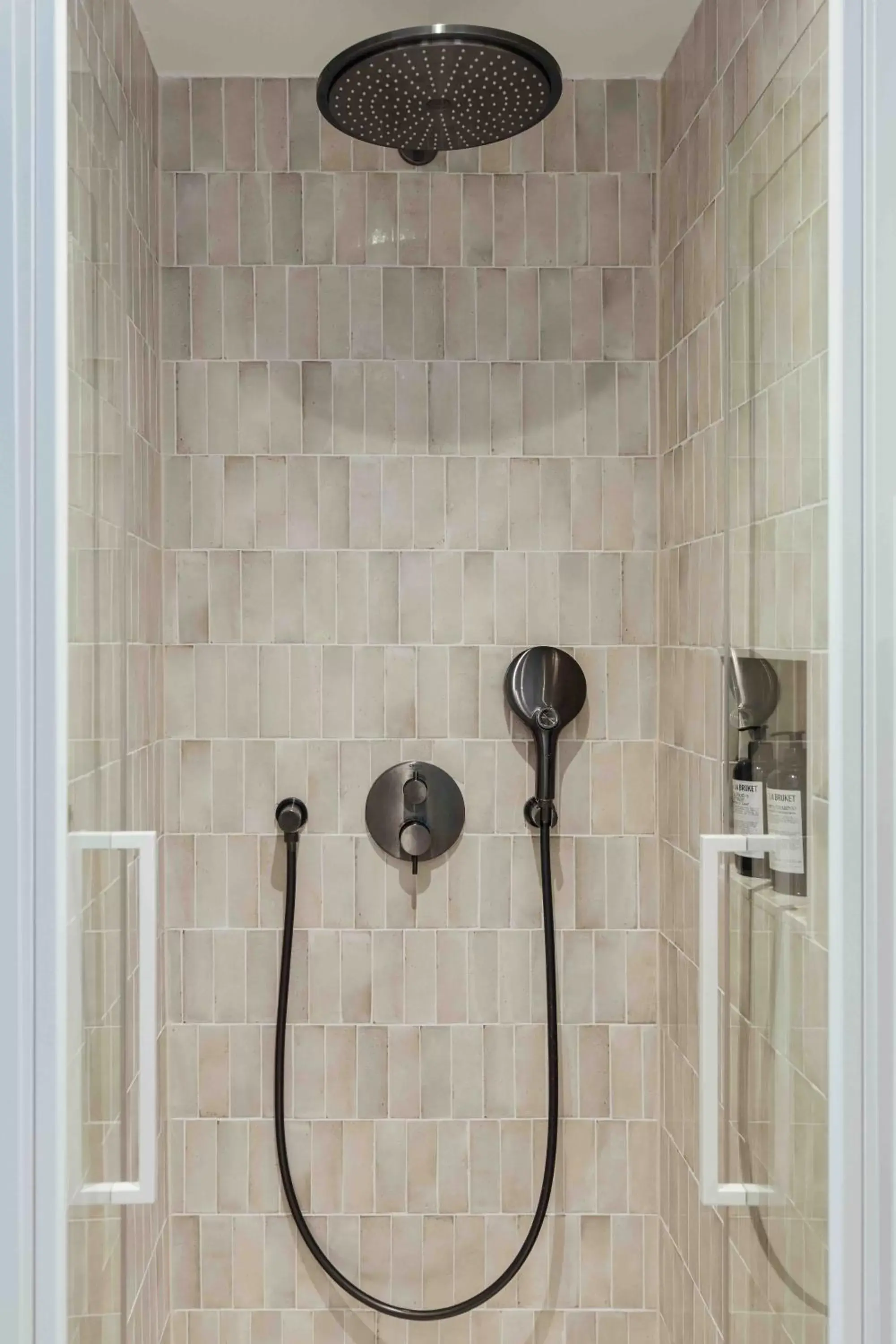 Small Double Room in Clemonte Hotel - Your Reception-less Boutique Hideaway Small Double Room in Clemonte Hotel - Your Reception-less Boutique Hideaway