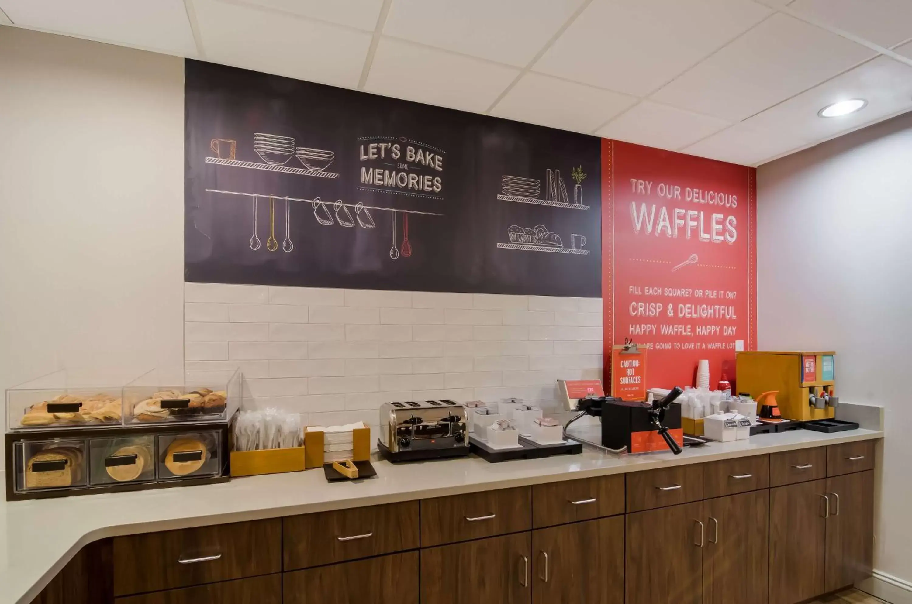 Breakfast, Kitchen/Kitchenette in Hampton Inn Wilson Downtown