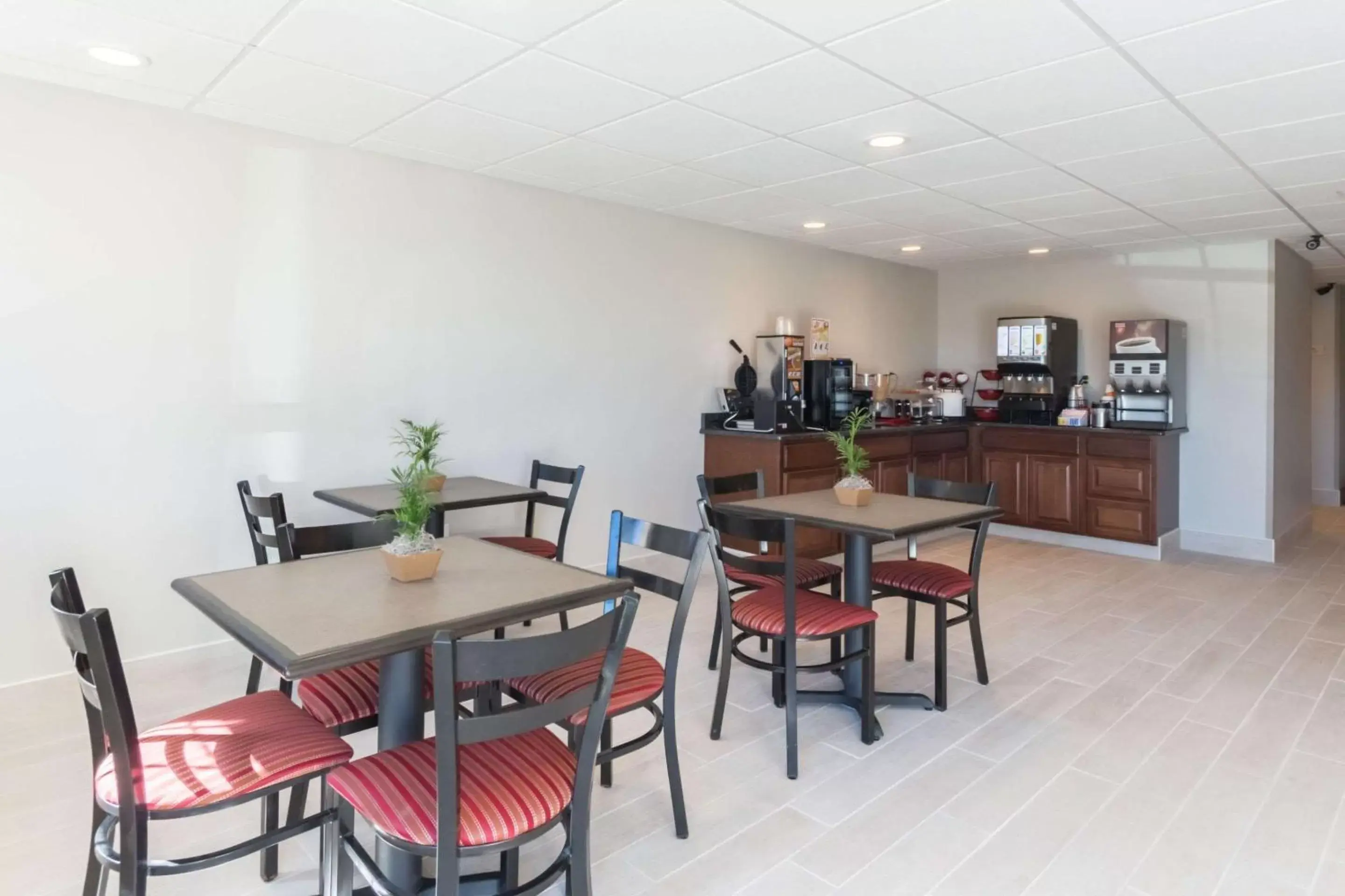 Restaurant/places to eat, Dining Area in Econo Lodge Harrisburg Southwest of Hershey Area