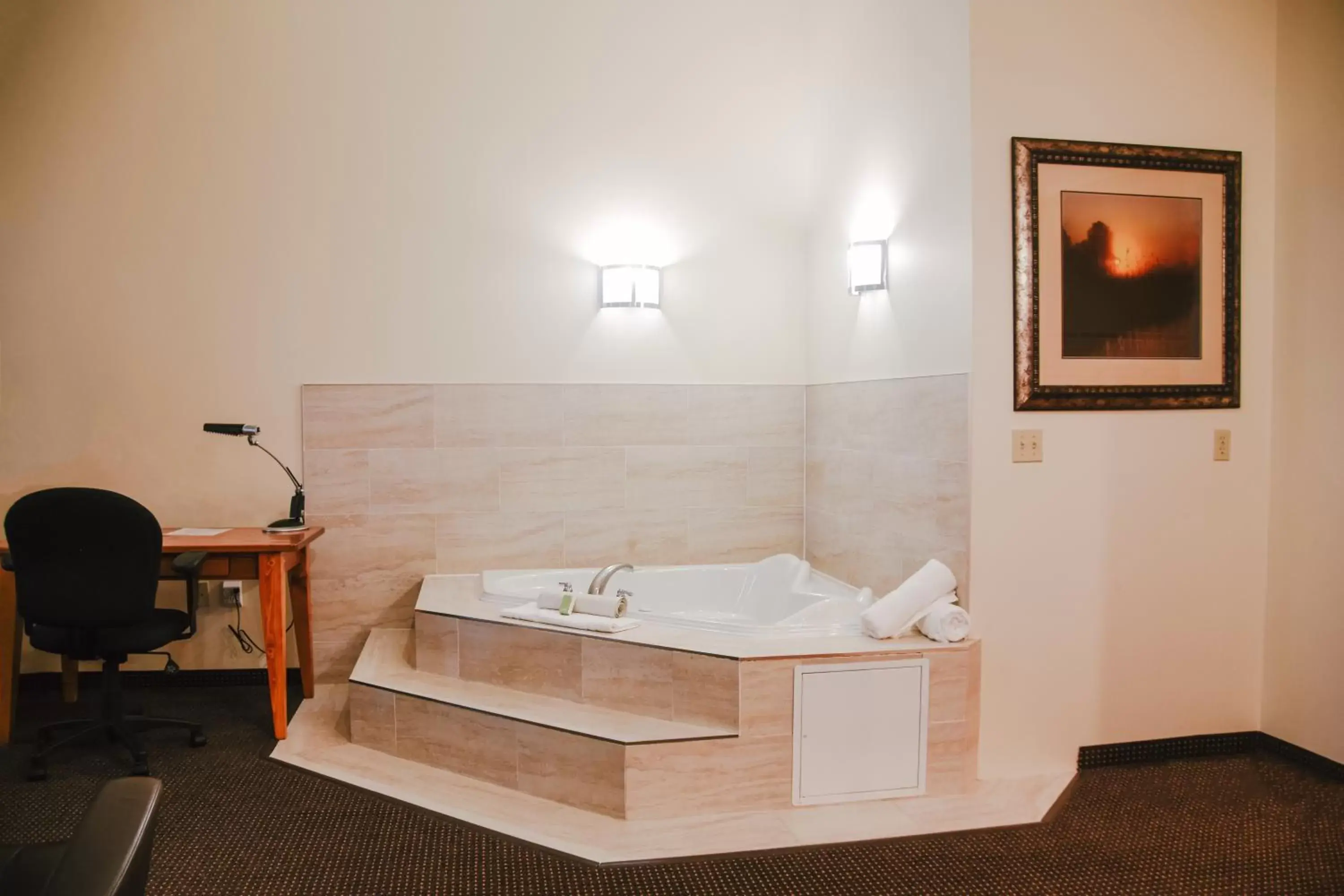 Hot Tub, Bathroom in Stony Plain Inn & Suites