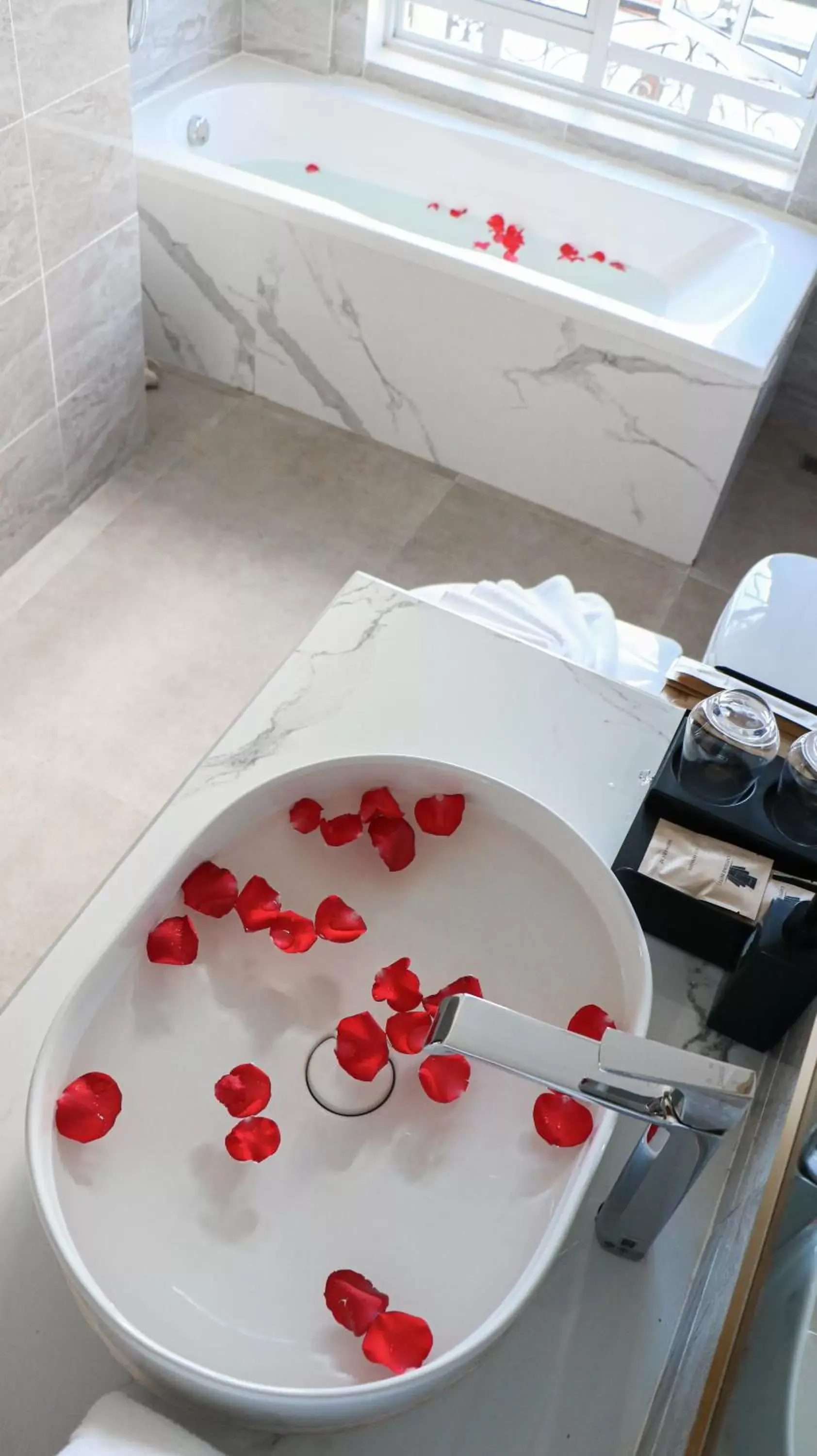 Bathroom in Mettavary Hotel