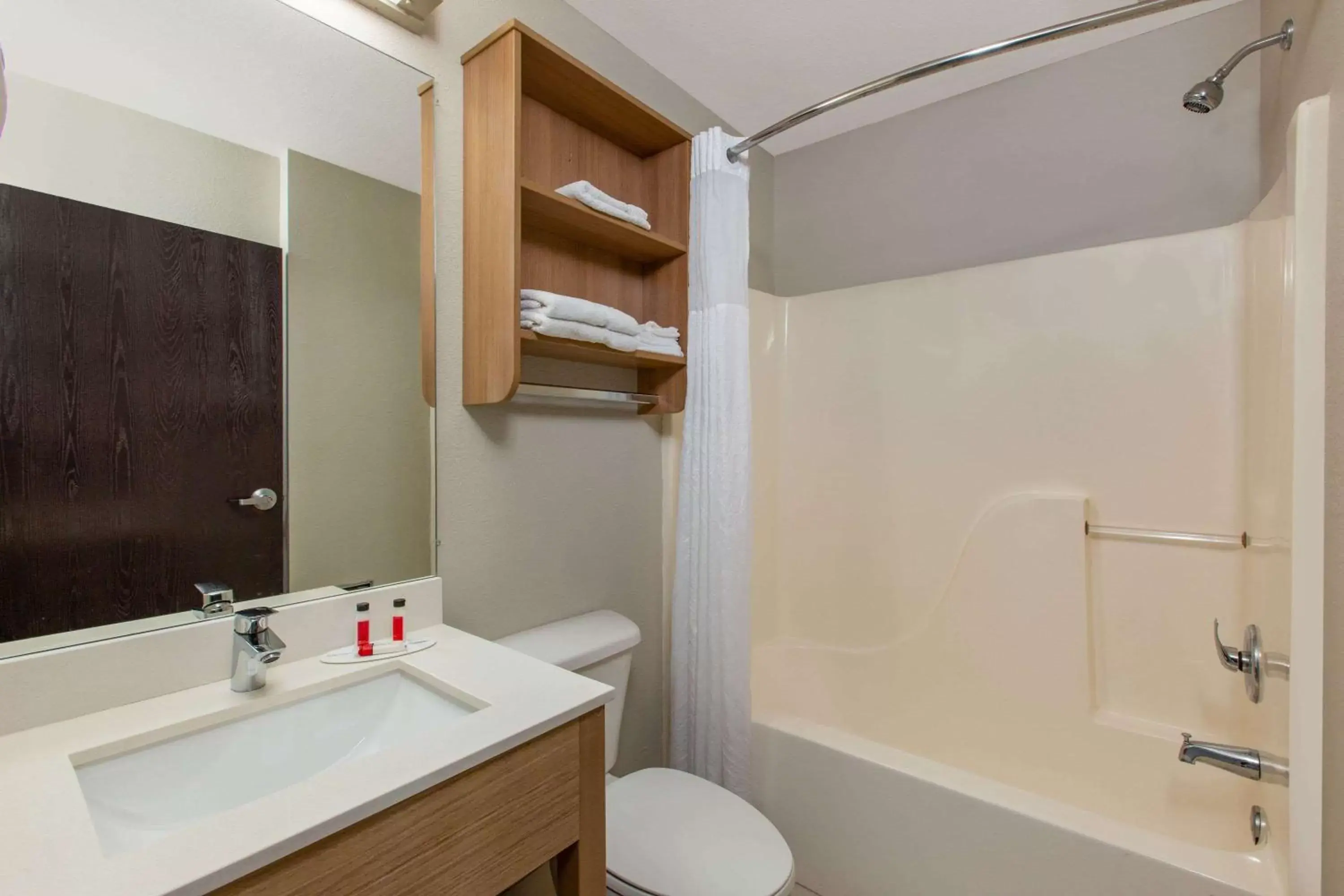 King Suite - Non-Smoking in Microtel Inn & Suites by Wyndham Augusta/Riverwatch King Suite - Non-Smoking in Microtel Inn & Suites by Wyndham Augusta/Riverwatch