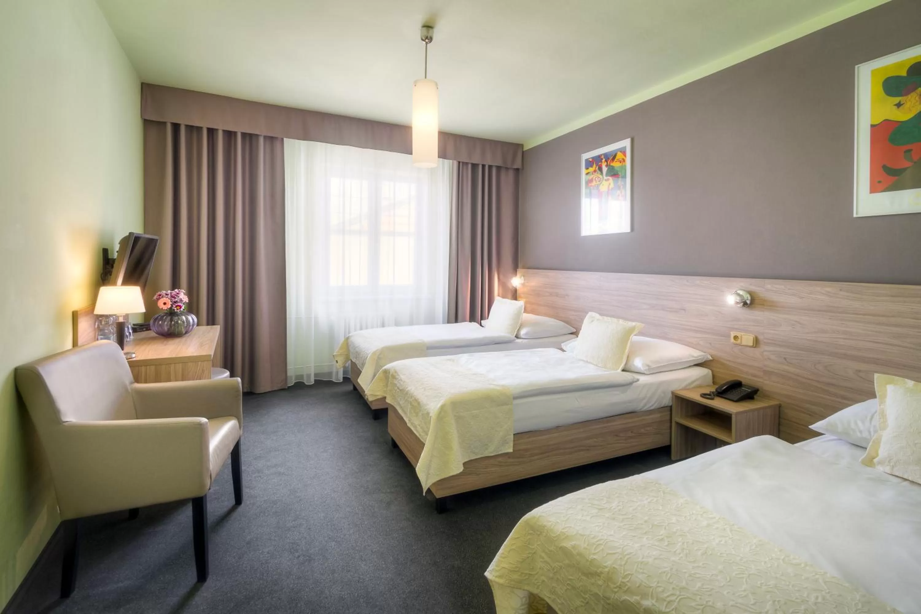 Photo of the whole room, Bed in Atlantic Hotel