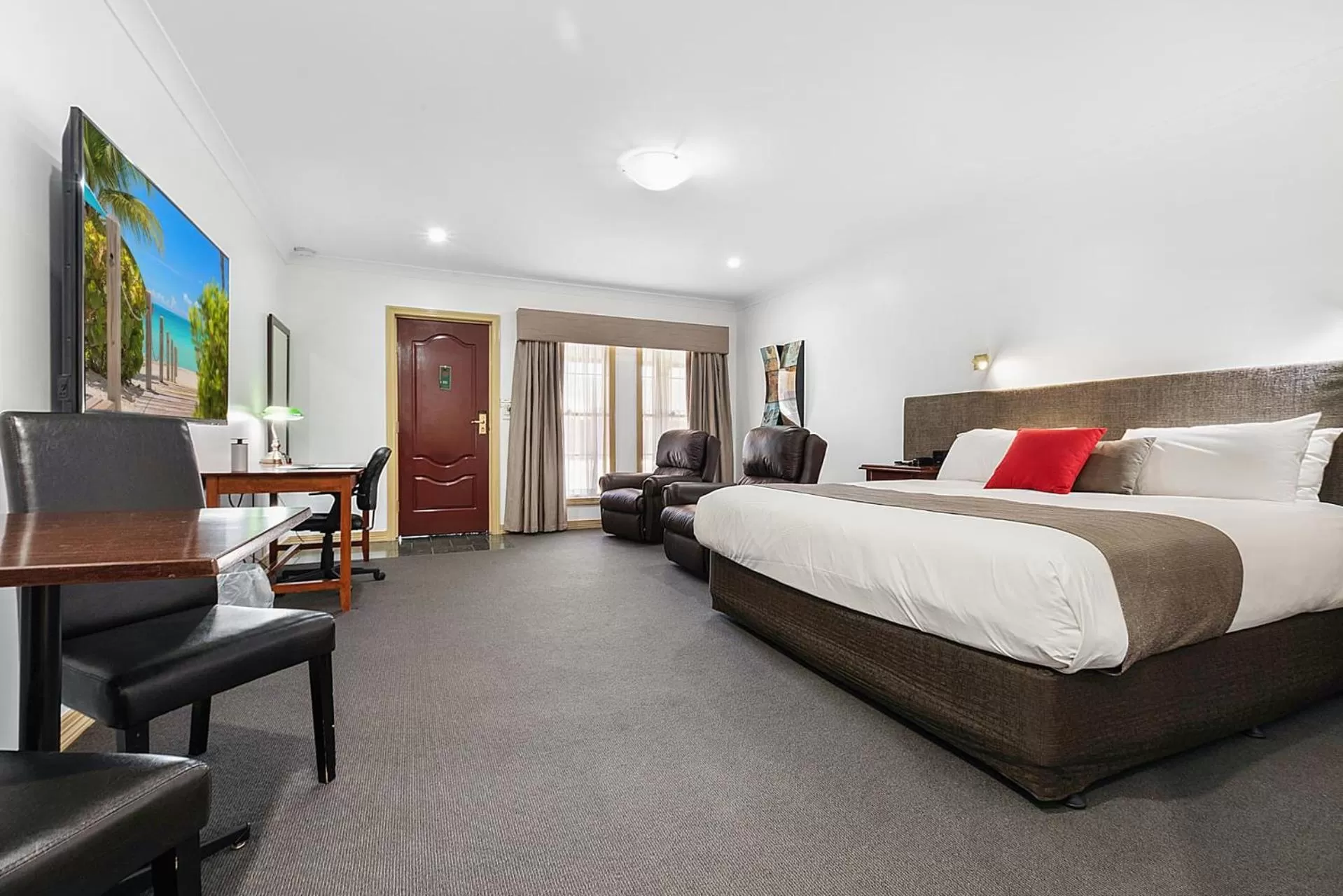 Photo of the whole room, Bed in Georgian Motor Lodge