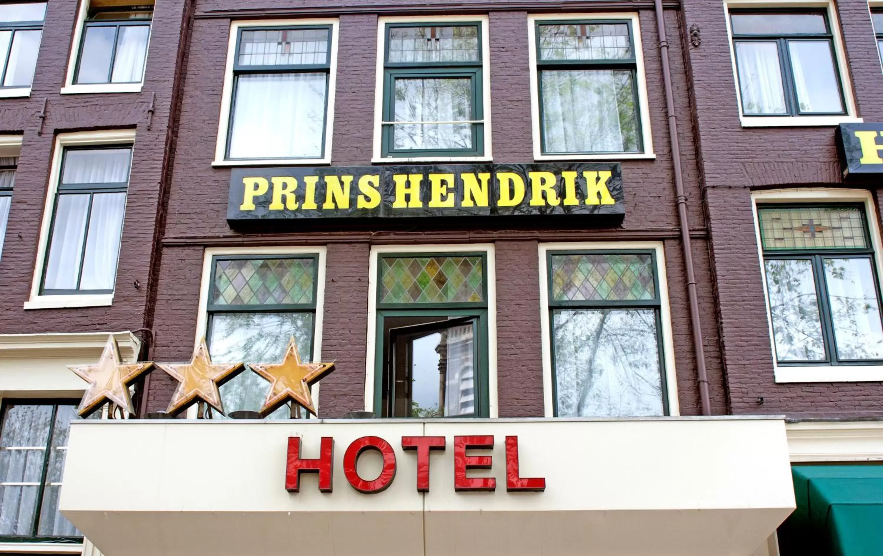 Facade/entrance in Hotel Prins Hendrik